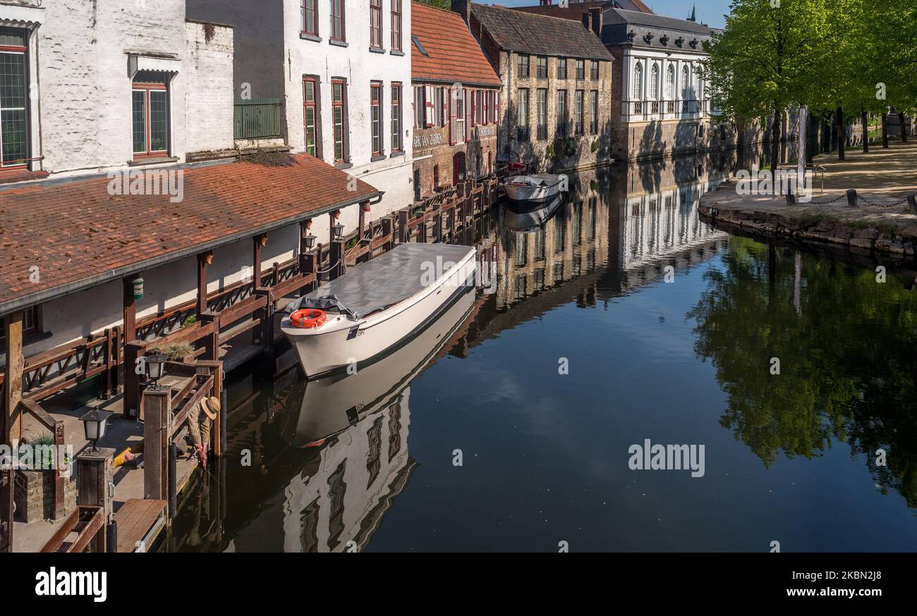 Una visione generale di Bruges, Belgio, il 27 aprile 2020. L'industria europea del turismo circa un miliardo di euro al mese in entrate perse a causa dell'epidemia di coronavirus (COVID-19). (Foto di Jonathan Raa/NurPhoto) Foto Stock