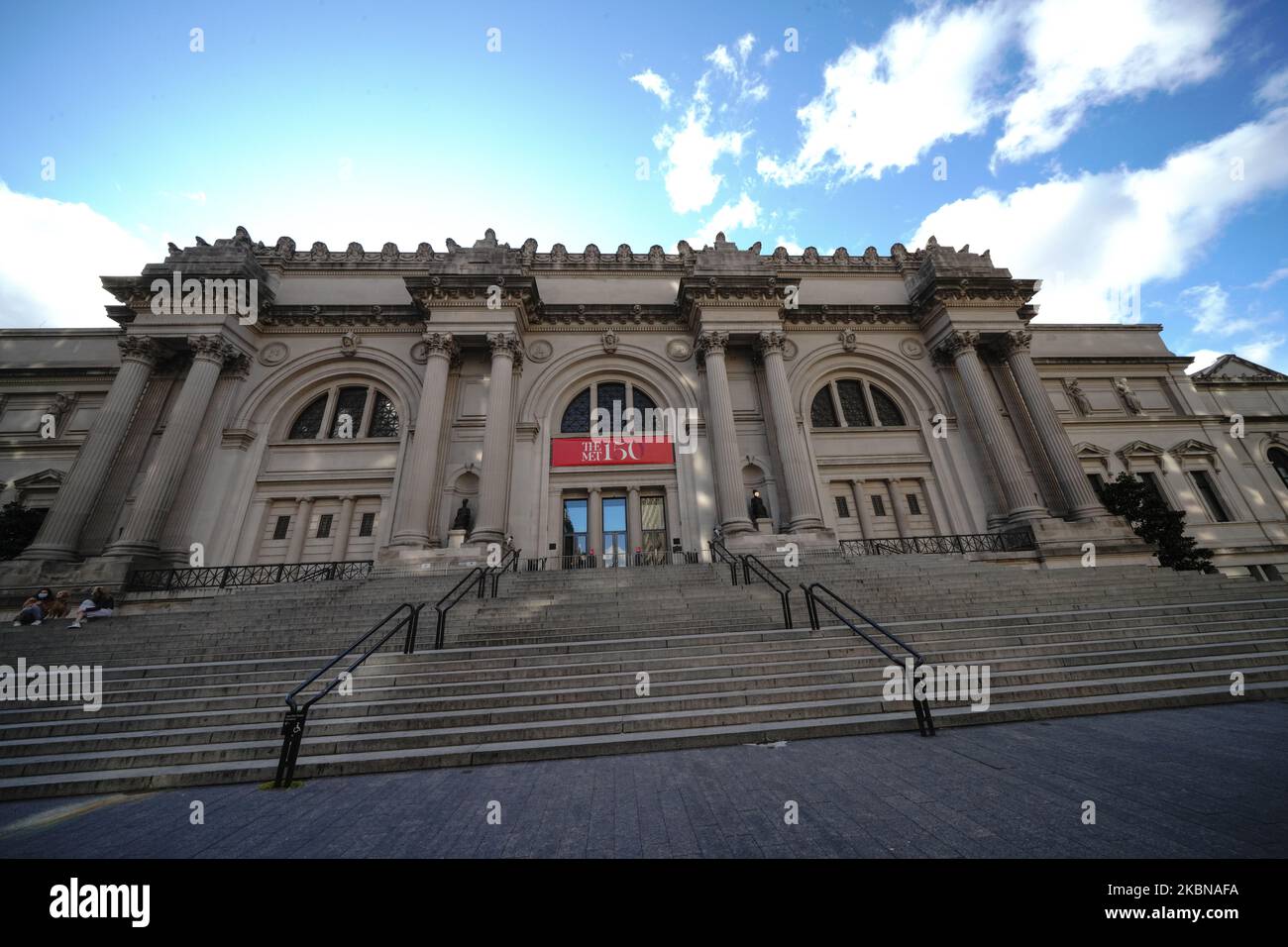 Una vista del Metropolitan Museum a Manhattan New York City USA durante la pandemia di coronavirus il 4 maggio 2020. (Foto di John Nacion/NurPhoto) Foto Stock