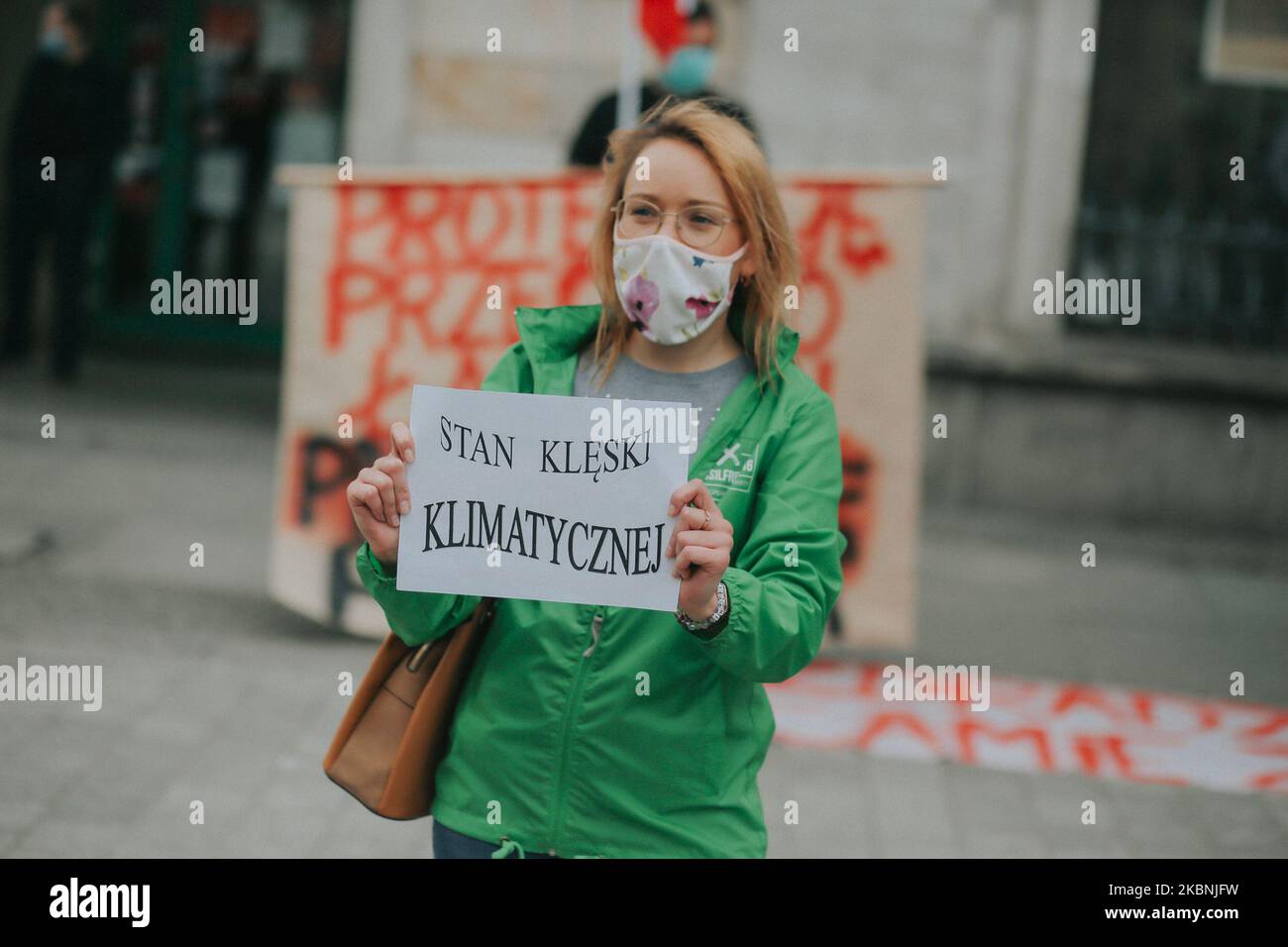 L'attivista dell'opposizione Malgorzata Pracz ha protestato contro le autorità il 10 maggio 2020 a Breslavia, Polonia. (Foto di Krzysztof Zatycki/NurPhoto) Foto Stock