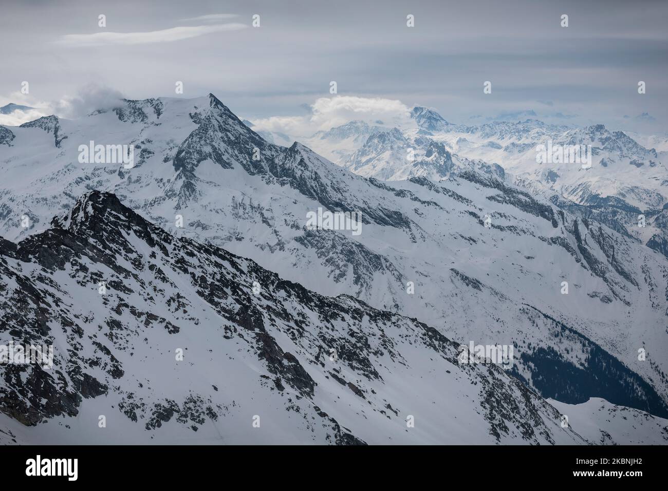 Alta montagna nelle Alpi francesi della zona di la Plagne Foto Stock