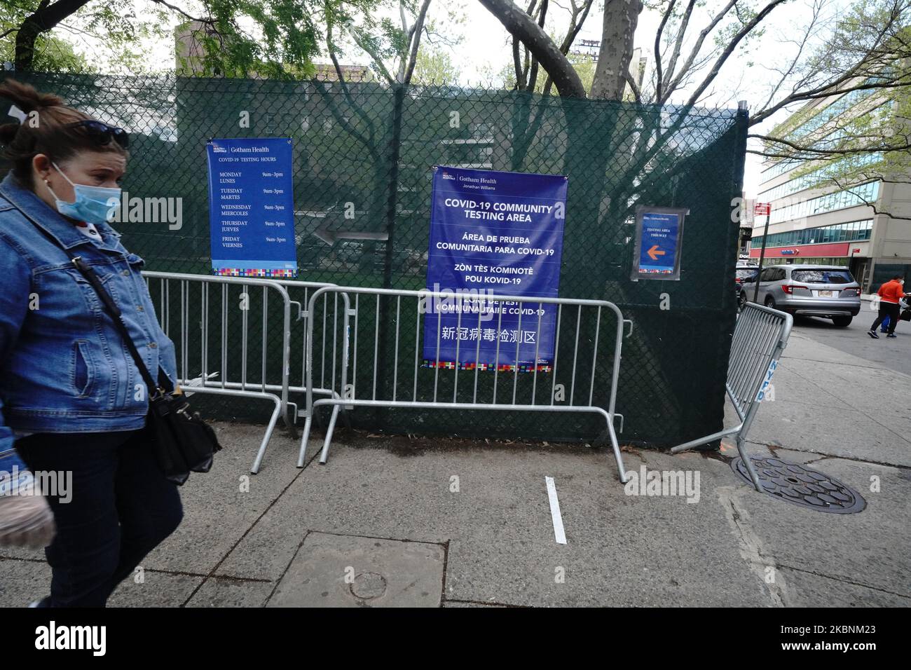 Una vista del centro di test della comunità Covid-19 durante la pandemia di coronavirus il 11 maggio 2020 a Brooklyn New York City. Il COVID-19 si è diffuso nella maggior parte dei paesi del mondo, mietendo oltre 270.000 vittime e riportando oltre 3,9 milioni di infezioni. NYCHA spera di test porta a porta, nuovi siti di stelo COVID-19 diffusione. (Foto di John Nacion/NurPhoto) Foto Stock