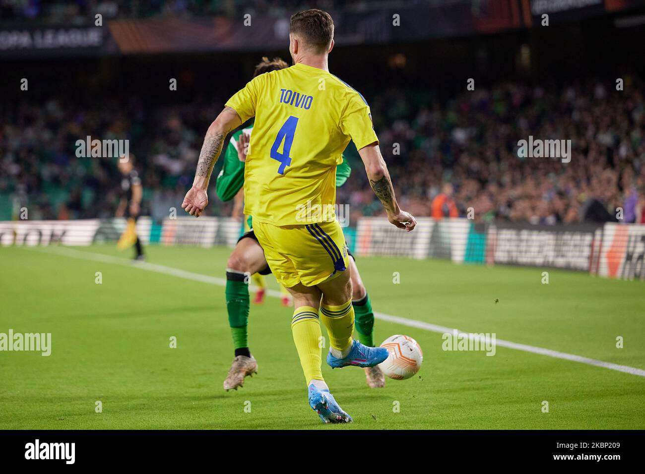 Siviglia, Spagna. 03rd novembre 2022. Joona Toivio (4) di HJK Helsinki visto durante la partita della UEFA Europa League tra Real Betis e HJK Helsinki all'Estadio Benito Villamarin di Siviglia. (Photo credit: Gonzales Photo - Jesus Ruiz Medina). Foto Stock