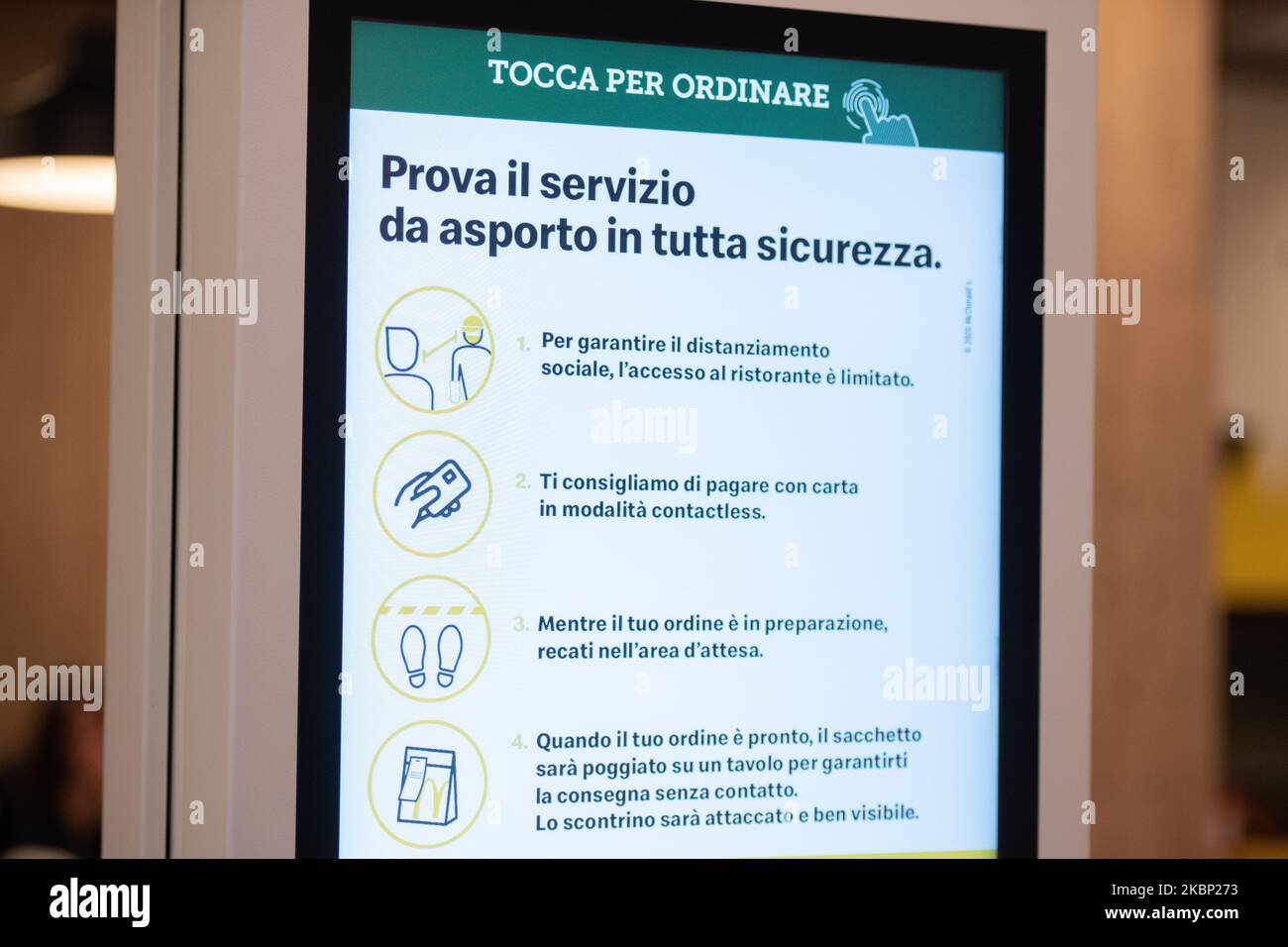 I ristoranti riaprono e tornano al lavoro a l'Aquila il 19 maggio 2020. L’Italia sta lentamente sollevando le restrizioni sanitarie dopo un blocco di due mesi del coronavirus. (Foto di Lorenzo di Cola/NurPhoto) Foto Stock