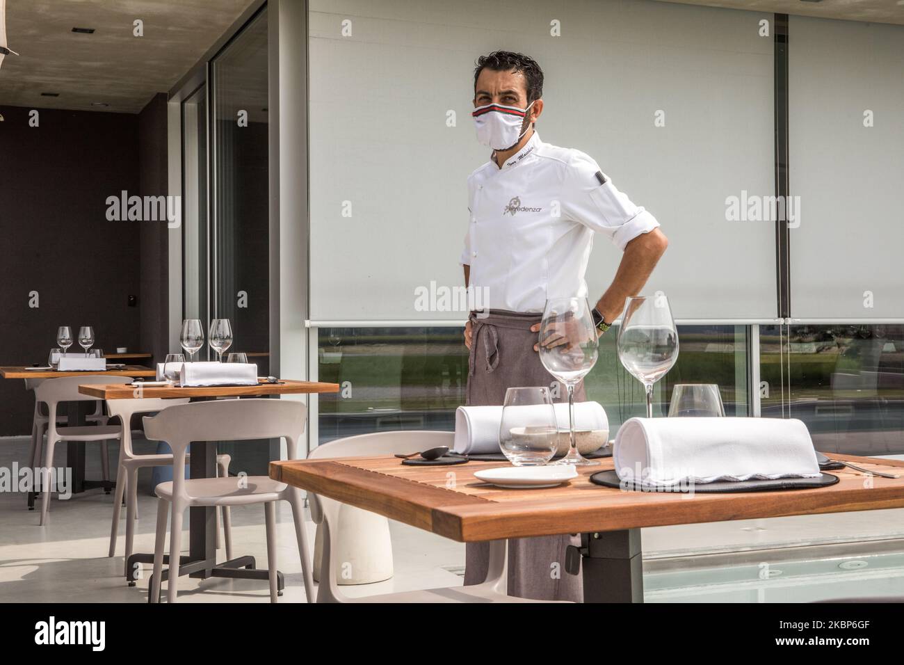 Ritratto di Igor Macchia, Executive Chef del Gruppo Credenza, nei dehors  del ristorante CASA FORMAT a Torino il 22 maggio 2020. I ristoranti  stellati Michelin del gruppo ''la credenza'' si preparano a