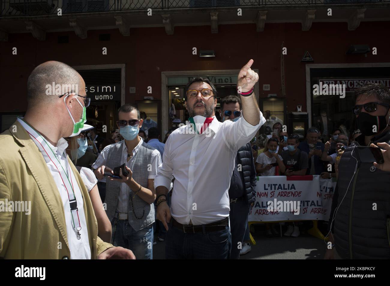 Il leader del partito della Lega Matteo Salvini è visto durante un raduno del suo partito unito al partito dei Fratelli d'Italia (FDI) e al partito di centro destra forza Italia (Fi) per una protesta contro il governo il 2 giugno 2020 in Piazza del Popolo a Roma. (Foto di Christian Minelli/NurPhoto) Foto Stock