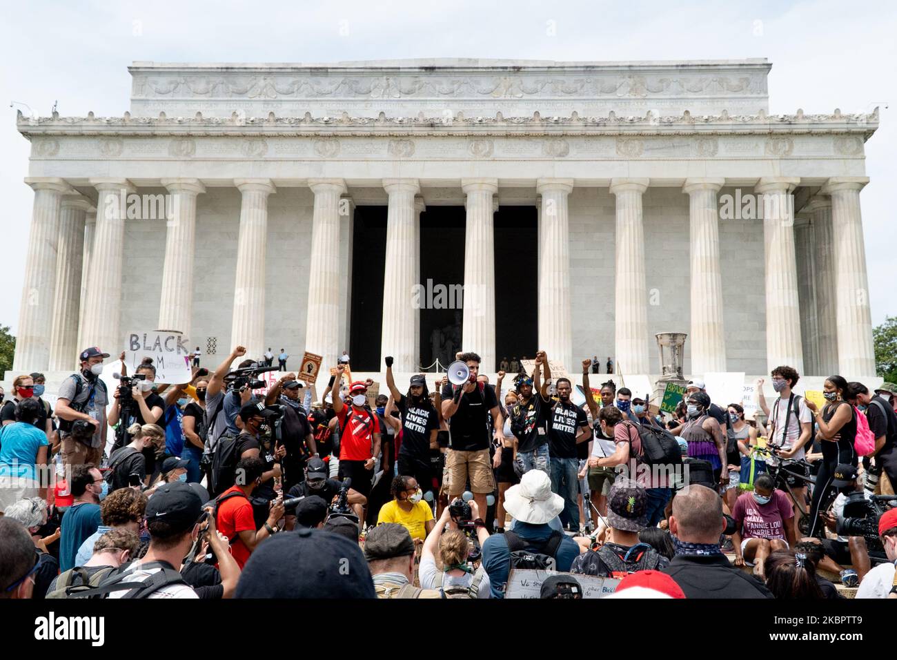 I manifestanti si riuniscono al Lincoln Memorial per una protesta contro la disuguaglianza sistemica e la brutalità della polizia, il 6 giugno 2020. (Foto di Michael Candelori/NurPhoto) Foto Stock