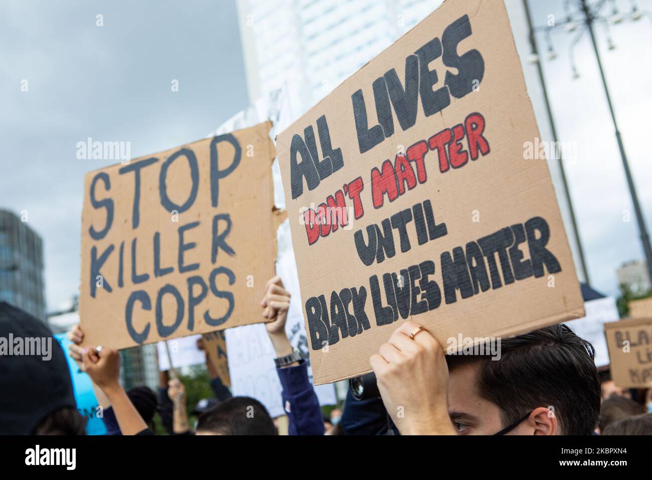 La manifestazione Black Lives Matter, in protesta contro la morte di George Floyd per mano dei poliziotti americani e in protesta contro il razzismo nei confronti dei neri a Milano, Italia, il 7 giugno 2020, (Foto di Mairo Cinquetti/NurPhoto) Foto Stock
