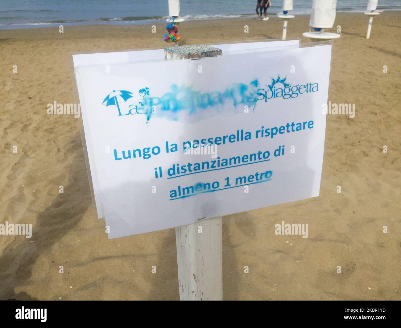 Preparazione di impianti di balneazione per la stagione estiva secondo le nuove misure relative alla salute delle persone per l'emergenza coronavirus, Porto San Giorgio, giugno 10 2020. (Foto di Mairo Cinquetti/NurPhoto) Foto Stock