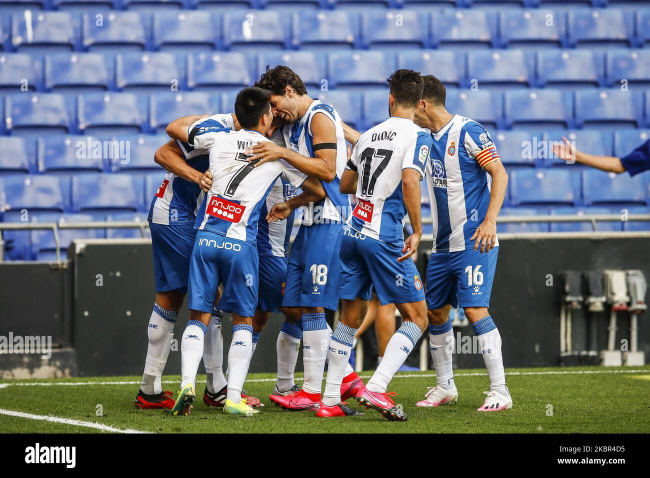 20 Bernardo di RCD Espanyol festeggia un gol con la sua squadra durante la Liga match tra RCD Espanyol e Deportivo Alaves alla prima partita dopo Coronavirus break e a porte chiuse allo stadio RCD il 13 giugno 2020 a Cornella, Spagna. (Foto di Xavier Bonilla/NurPhoto) Foto Stock
