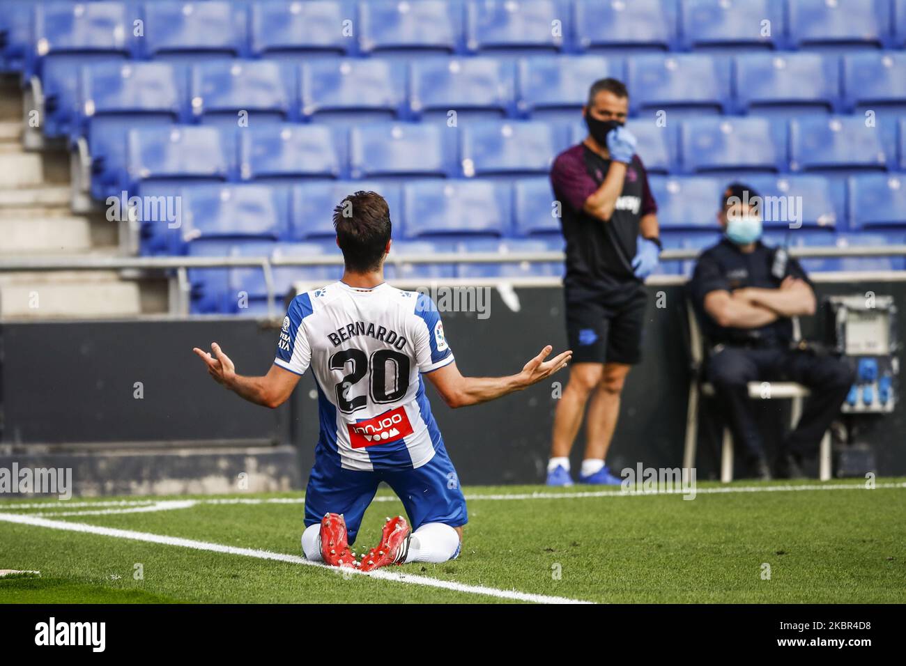 20 Bernardo di RCD Espanyol festeggia un gol durante la Liga match tra RCD Espanyol e Deportivo Alaves alla prima partita dopo la pausa di Coronavirus e a porte chiuse allo stadio RCD il 13 giugno 2020 a Cornella, Spagna. (Foto di Xavier Bonilla/NurPhoto) Foto Stock