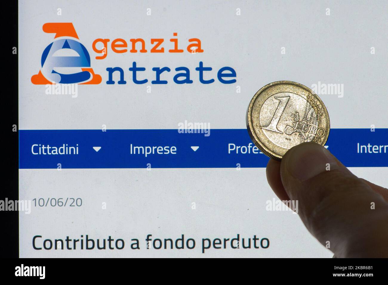 La foto mostra sul notebook il sito web dell'Agenzia delle Entrate (Agenzia delle entrate) il 14 giugno 2020 a l'Aquila. A partire dal 15 giugno 2020, i lavoratori italiani potrebbero richiedere un bonus di 1000 euro sul sito web dell'Agenzia delle Entrate per covid19 emergenza. (Foto Illustrazione di Lorenzo di Cola/NurPhoto) Foto Stock