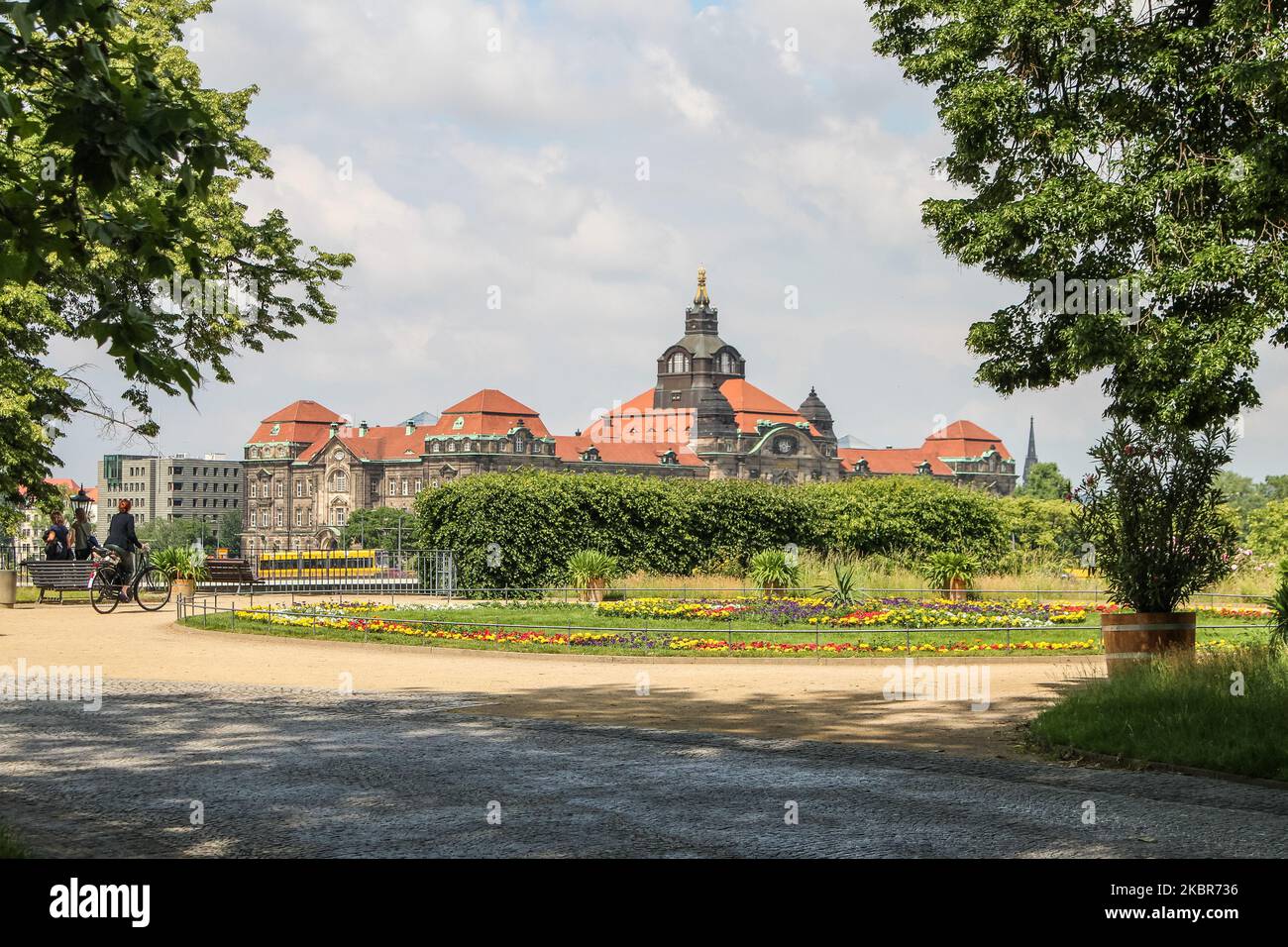 Quasi vuoto a causa della mancanza di turismo correlata al Covid-19, la vecchia strada della città è vista a Dresda, Germania il 11 giugno 2020 (Foto di Michal Fludra/NurPhoto) Foto Stock