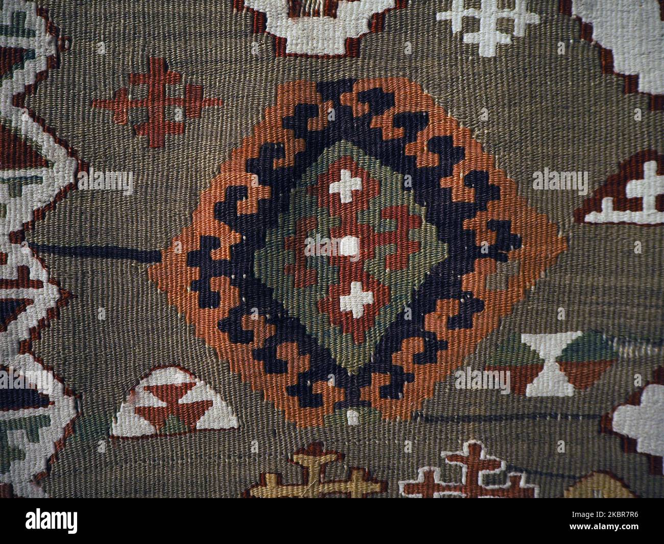 Motivi turchi tradizionali su un tappeto. Motivi geometrici o astratti sul tappeto turco. Foto Stock