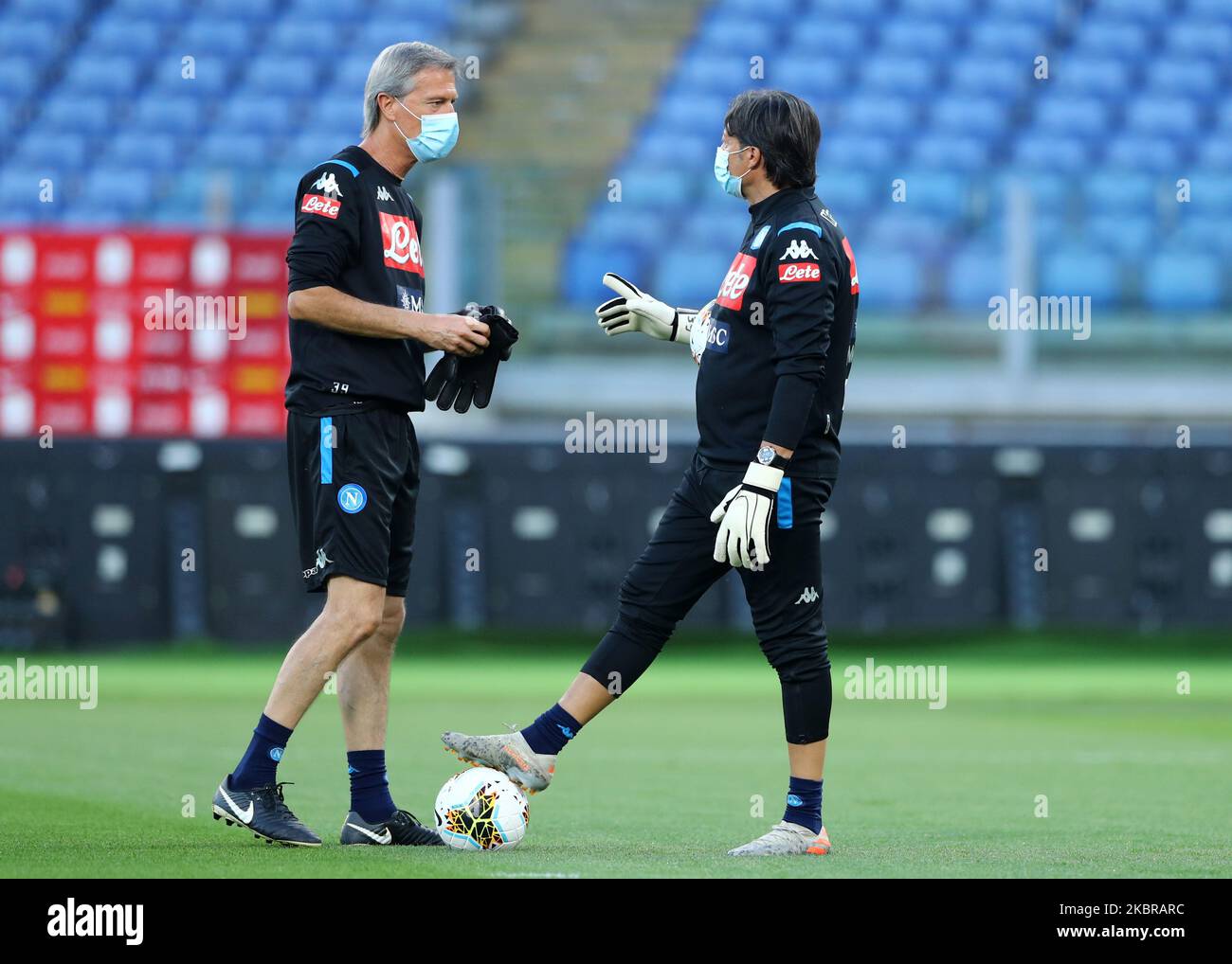 Le portiere di Napoli indossano maschere facciali durante la finale della  Coppa Coca Cola SSC Napoli contro FC Juventus allo Stadio Olimpico di Roma  il 17 giugno 2020 (Foto di Matteo Ciambelli/NurPhoto