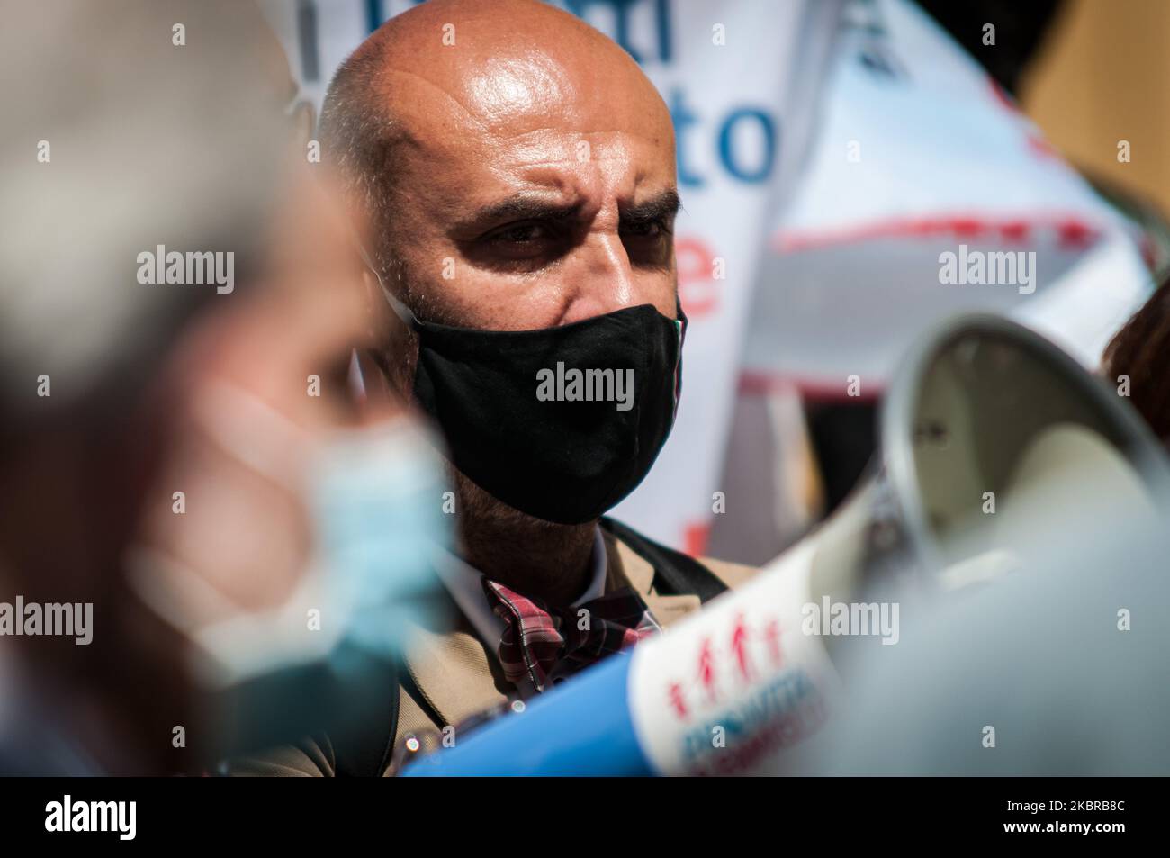 Il senatore del partito della Lega Nord Simone Pillon durante la folla Flash delle associazioni di scuole e congregazioni religiose uguali in Piazza Montecitorio, sede della Camera dei deputati, per denunciare l'eventuale chiusura di un terzo delle istituzioni il 18 giugno 2020 a Roma. (Foto di Andrea Ronchini/NurPhoto) Foto Stock