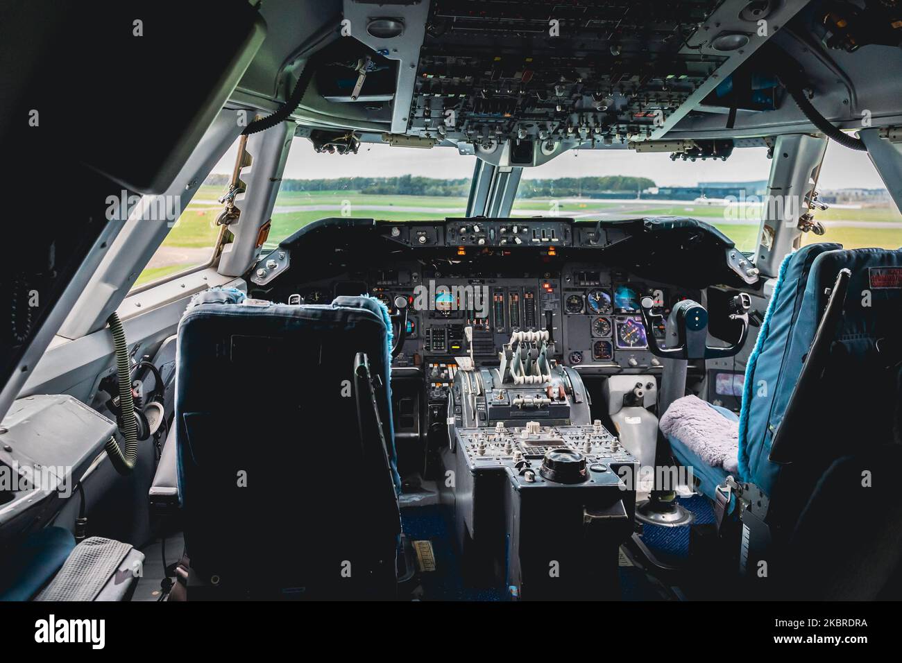 Display Flight Deck pilota cockpit. Cabina con getto a farfalla con piano quadro di comando. Foto Stock