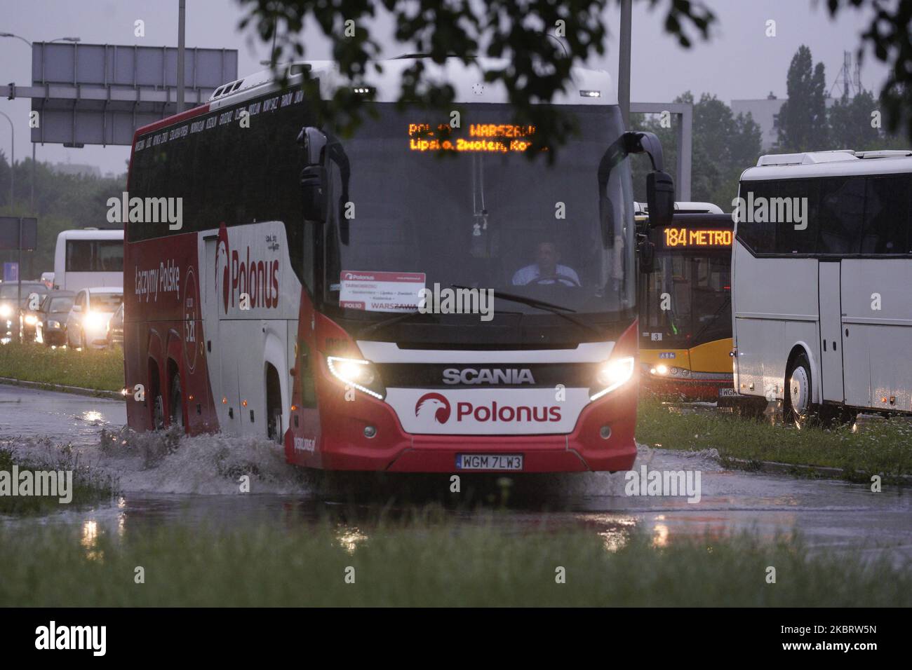 A passenger bus drives through a road filled with rain water on June 29, 2020 in Warsaw, Poland. Heavy rainfall has caused flooding in parts othe Mazovia voivodship and the city of Warsaw leading to a closed subway station and traffic jams. (Photo by Jaap Arriens/NurPhoto) Foto Stock