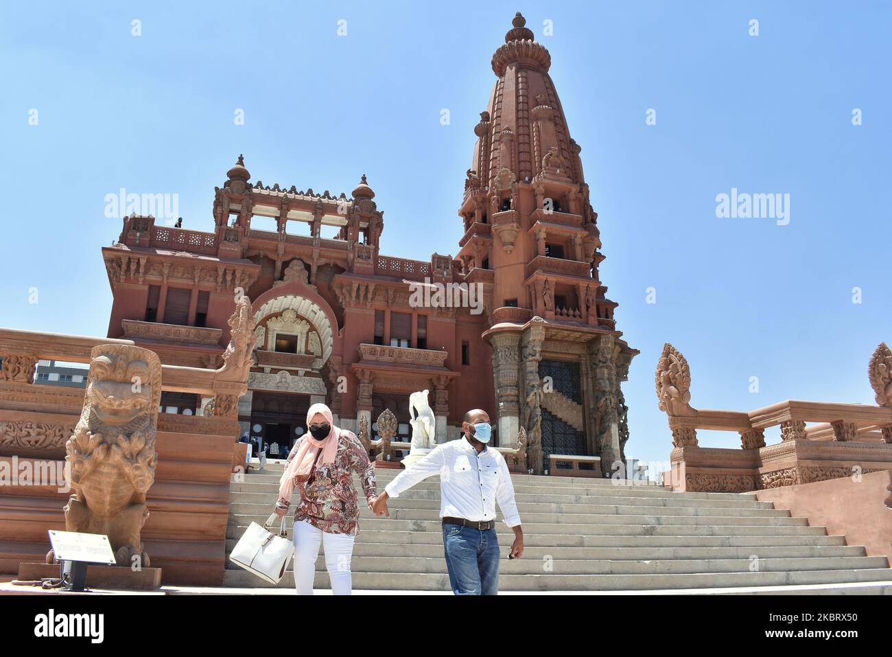 Una vista esterna del Barone Empain Palace dopo il processo di restauro e riapertura ai visitatori nel sobborgo Heliopolis, il Cairo, Egitto, 30 giugno 2020. (Foto di Ziad Ahmed/NurPhoto) Foto Stock