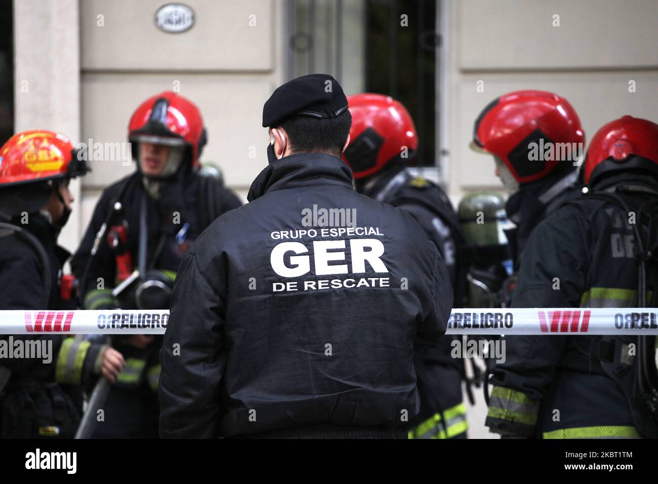 Il GER (Special Rescue Group) ha lavorato in loco nel quartiere Palermo di Buenos Aries, Argentina, il 2 luglio 2020. (Foto di Carol Smiljan/NurPhoto) Foto Stock