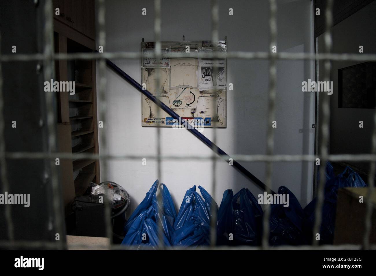Atmosfera dopo le autorità di polizia tutti gli ordini improvvisi di chiudere una delle prime sale di preghiera musulmane ad Atene nel porto del Pireo, in Grecia, che è attiva dal 1989, il 3 luglio 2020. (Foto di Konstantinos Zilos/NurPhoto) Foto Stock