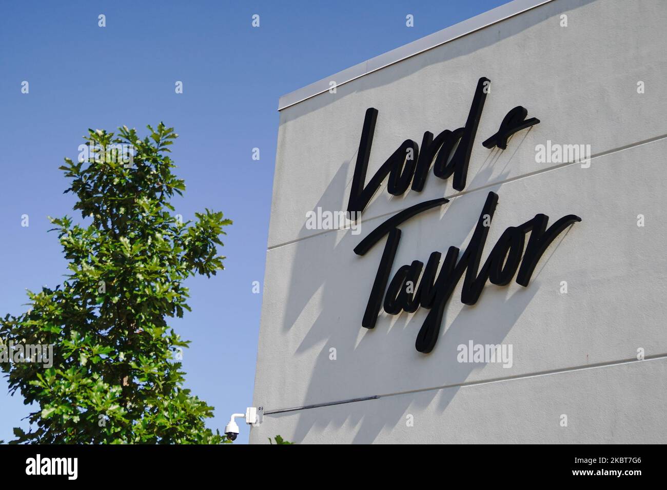 Vista di un grande magazzino Lord & Taylor a Queens, New York, USA., il 4 luglio 2020. (Foto di John Nacion/NurPhoto) Foto Stock