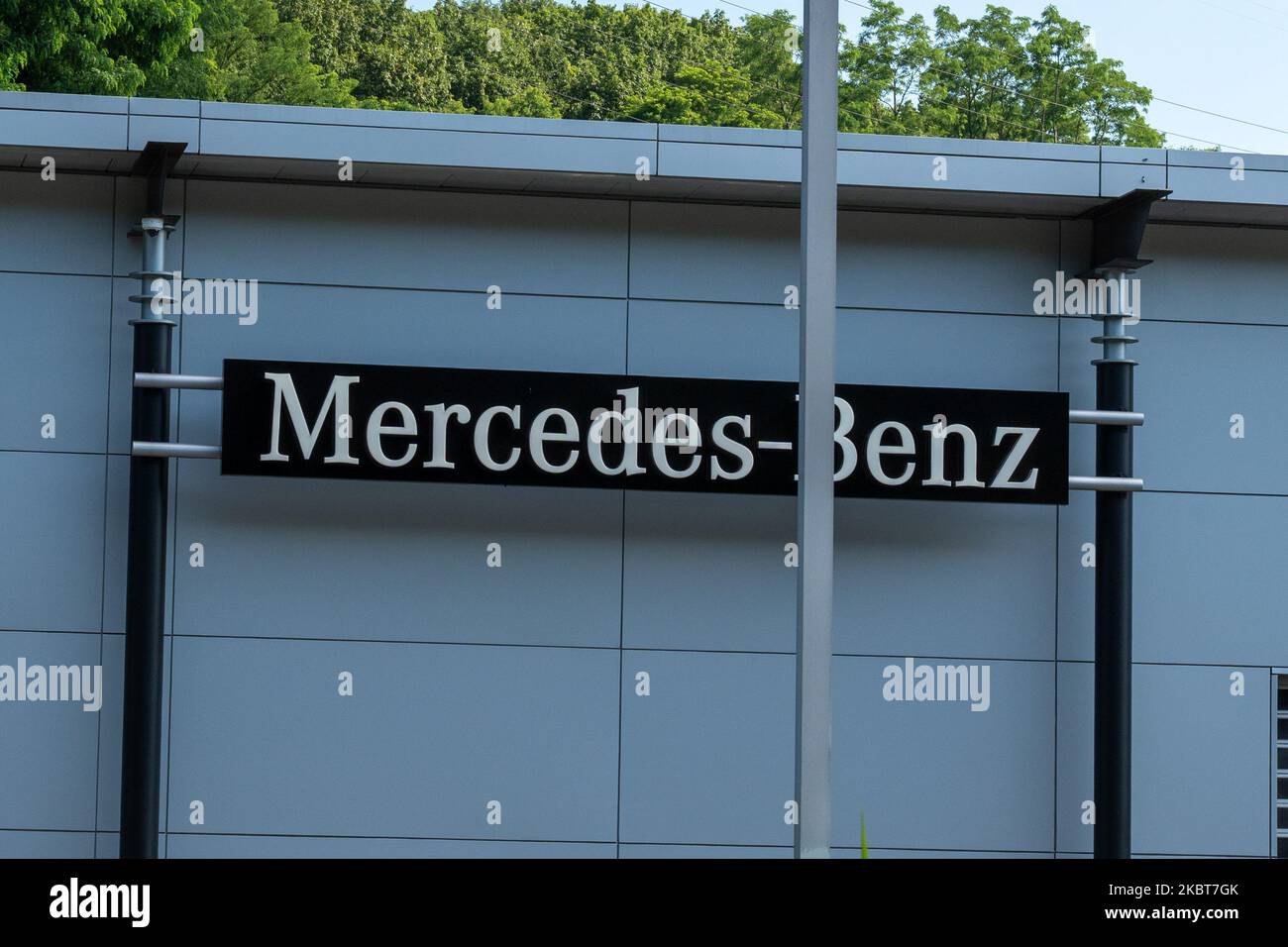 Una visione della concessionaria Mercedes-Benz a Queens, New York, USA., il 4 luglio 2020. (Foto di John Nacion/NurPhoto) Foto Stock