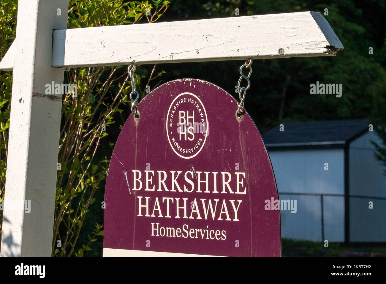 Una vista del logo di Berkshire Hathaway in Queens, New York, USA., il 4 luglio 2020. (Foto di John Nacion/NurPhoto) Foto Stock