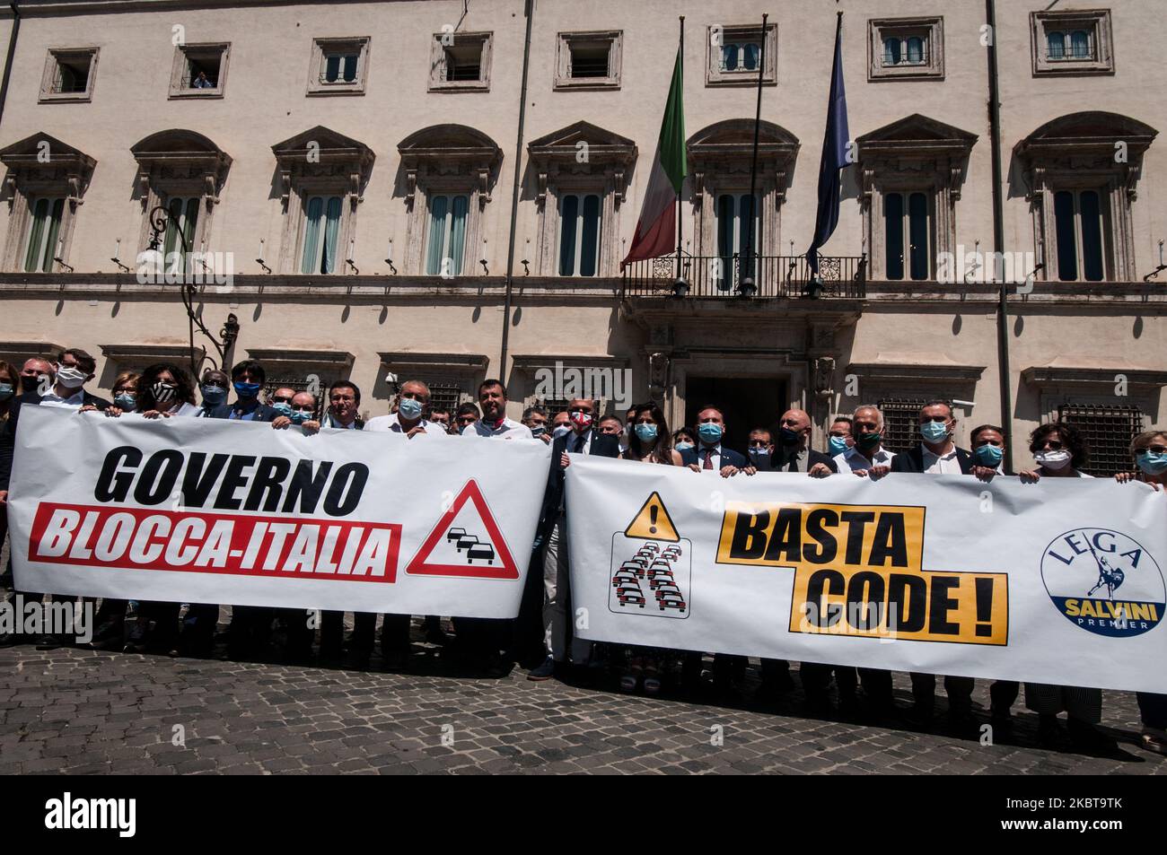 Il leader del partito politico Lega Matteo Salvini protesta durante una manifestazione chiamata 'Blocca Italia' (Block Italy) il 9 luglio 2020 a Roma. Il leader della Lega sta protestando contro il governo italiano che ritiene stia bloccando l'economia italiana e di chiedere il rilascio della situazione di autostrade S.p.A. (Foto di Andrea Ronchini/NurPhoto) Foto Stock