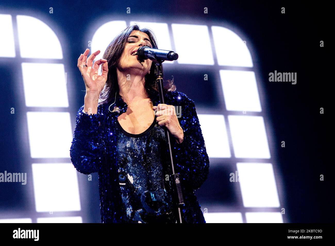 La cantante italiana Giorgia suona dal vivo al Mediolanum Forum di Milano il 21 2014 dicembre (Foto di Mairo Cinquetti/NurPhoto) Foto Stock