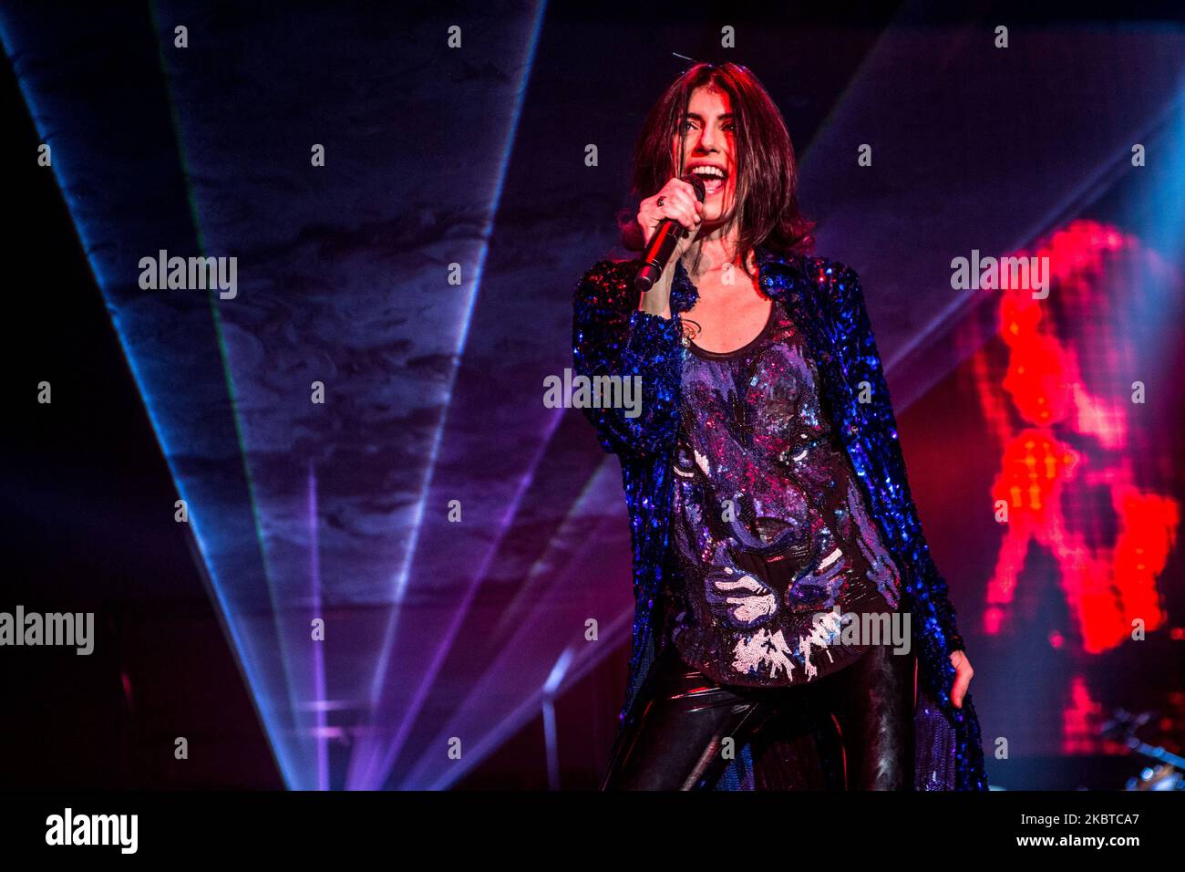 La cantante italiana Giorgia suona dal vivo al Mediolanum Forum di Milano il 21 2014 dicembre (Foto di Mairo Cinquetti/NurPhoto) Foto Stock