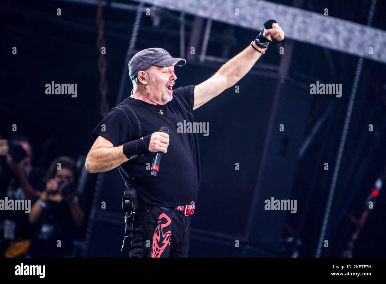 Vasco Rossi suona dal vivo allo Stadio San Siro di Milano il 18 2015 giugno (Foto di Mairo Cinquetti/NurPhoto) Foto Stock