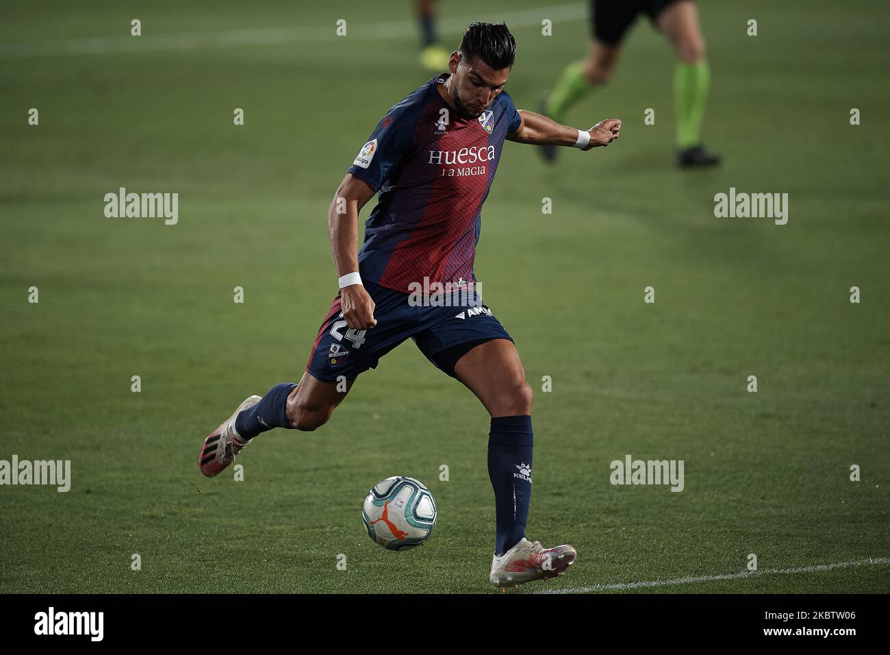 Rafa Mir di Huesca sparare in goal durante la partita la Liga Smartbank tra SD Huesca e CD Numancia a estadio El Alcoraz il 17 luglio 2020 a Huesca, Spagna. (Foto di Jose Breton/Pics Action/NurPhoto) Foto Stock