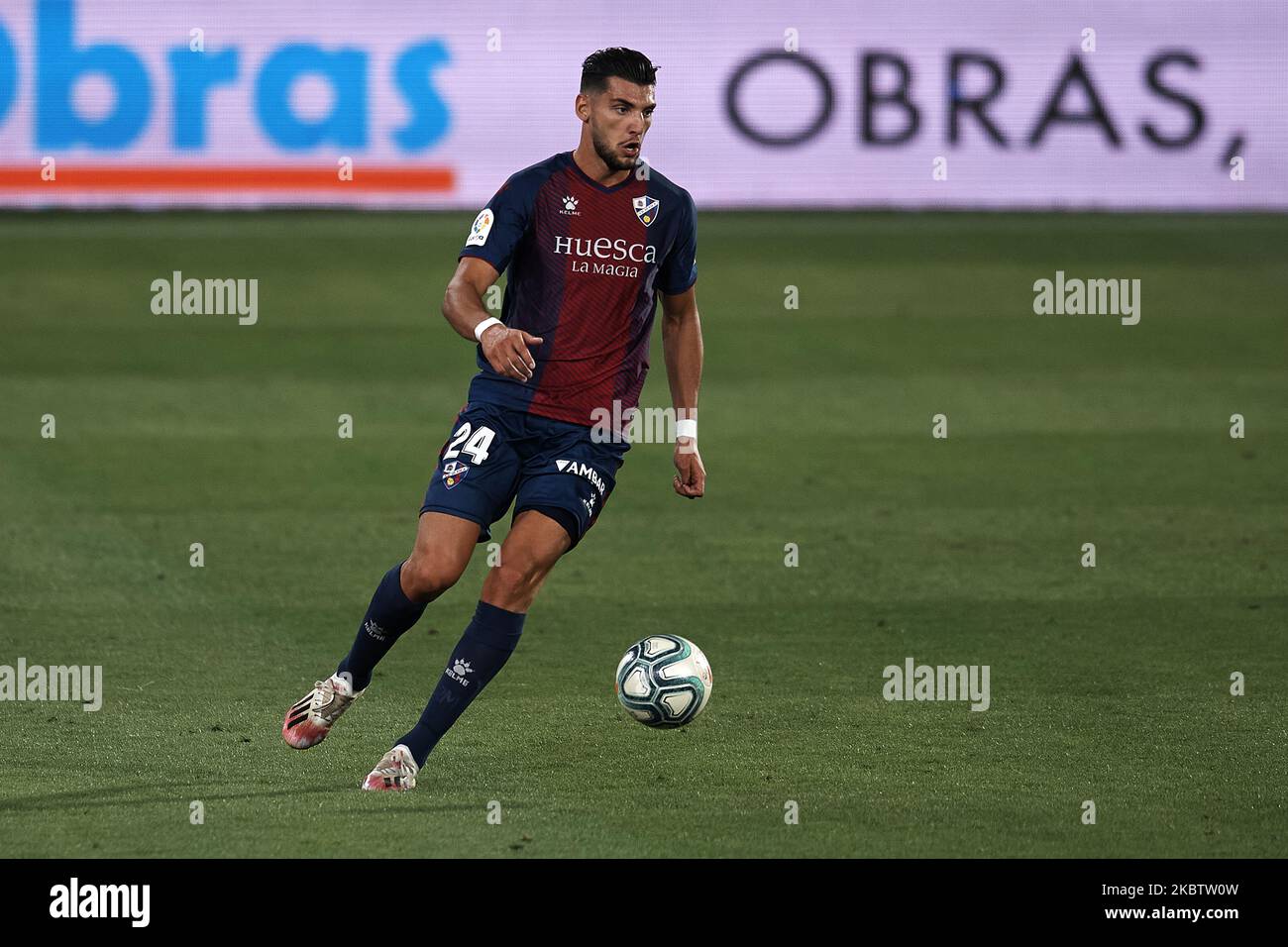 Rafa Mir di Huesca controlla la palla durante la partita la Liga Smartbank tra SD Huesca e CD Numancia all'estadio El Alcoraz il 17 luglio 2020 a Huesca, Spagna. (Foto di Jose Breton/Pics Action/NurPhoto) Foto Stock