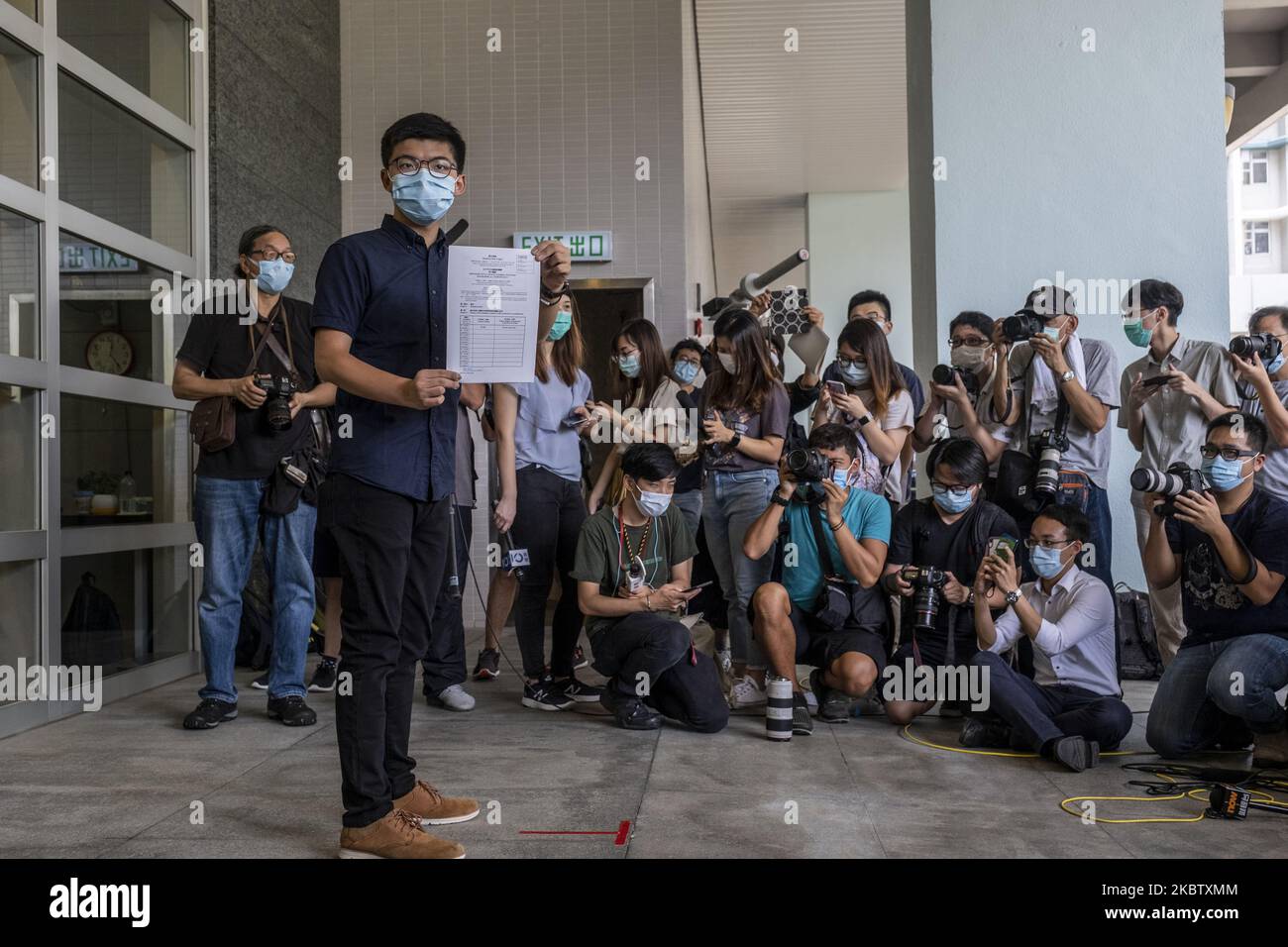 Joshua Wong ha presentato la sua domanda per la sua corsa alle elezioni del Consiglio legislativo del 2020 prima di presentare la sua domanda il 20 luglio 2020 a Hong Kong, Cina. Joshua Wong, che ha vinto il voto di maggioranza nelle elezioni primarie del campo della Pro-democrazia, sta presentando la sua domanda per candidarsi alle elezioni del Consiglio legislativo del 2020. (Foto di Vernon Yuen/NurPhoto) Foto Stock