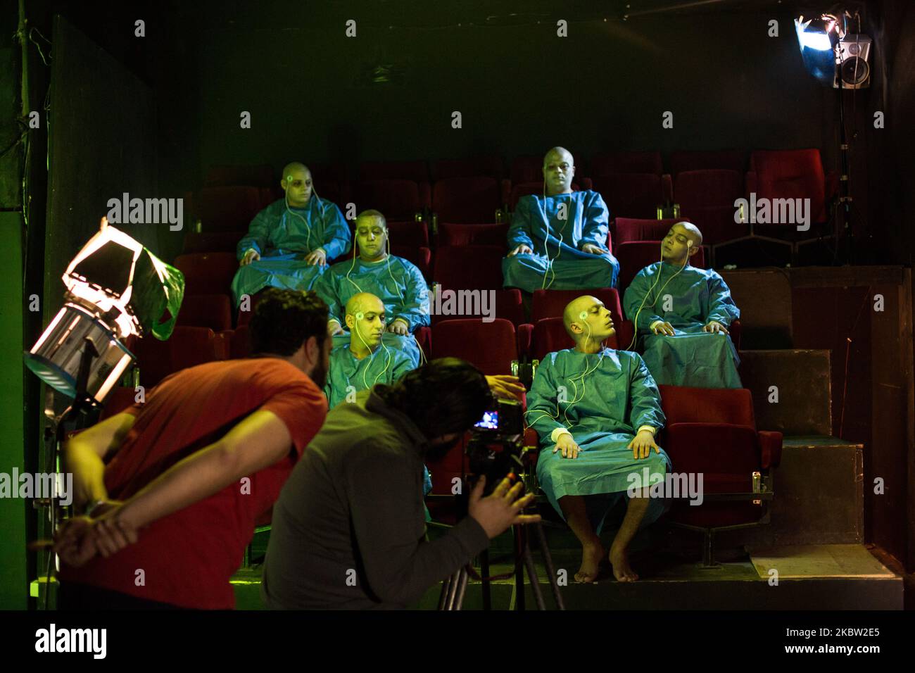 Tunisi, Tunisia, 2 agosto 2014. L'industria dell'hip-hop si sta sviluppando rapidamente e i rapper hanno sempre più mezzi per sviluppare produzioni audiovisive che rivalgono i video musicali americani. Il collettivo Debo ha diretto un cortometraggio per rapper Vipa in un teatro antico. (Foto di Emeric Fohlen/NurPhoto) Foto Stock