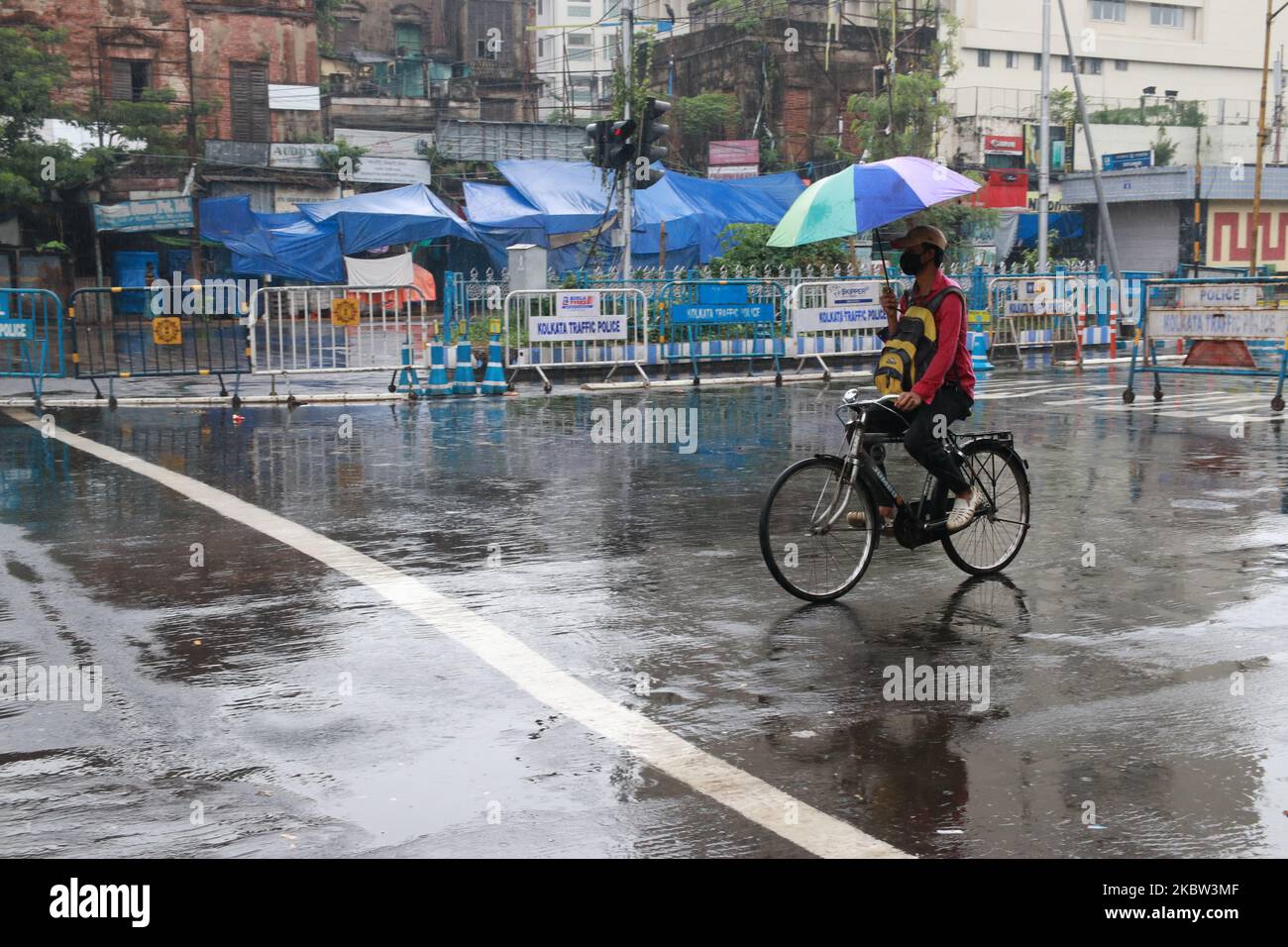 L'area Esplanata durante il Bengala occidentale va in blocco bisettimanale a Kolkata, India il 23,2020 luglio. Il conteggio di Covid-19 in India è aumentato a 1.238.635 oggi dopo che il paese ha visto un picco enorme di oltre 45.720 nel conteggio dei nuovi casi di coronavirus nelle ultime 24 ore. Record 1.129 persone soccombono alla malattia mortale, con la quale il numero di morti è aumentato a 29.861. (Foto di Debajyoti Chakraborty/NurPhoto) Foto Stock