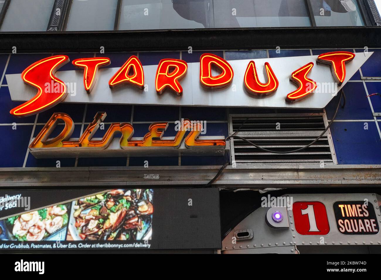 Musical Midtown Staple Ellen's Stardust Diner May Close for Good, deve $ 600K in affitto come New York City entra fase 4 di riapertura a seguito di restrizioni imposte per rallentare la diffusione del coronavirus il 25 luglio 2020 a New York City. La quarta fase permette di praticare arti e intrattenimento all'aperto, eventi sportivi senza tifosi e produzioni mediatiche. (Foto di John Nacion/NurPhoto) Foto Stock