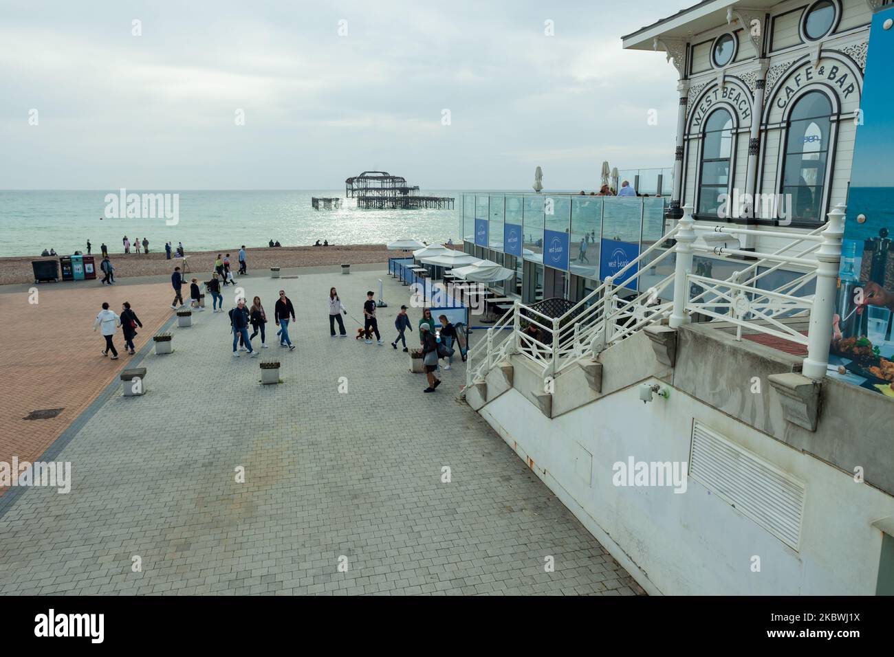 Pomeriggio autunnale sul lungomare di Brighton, East Sussex, Inghilterra. Foto Stock