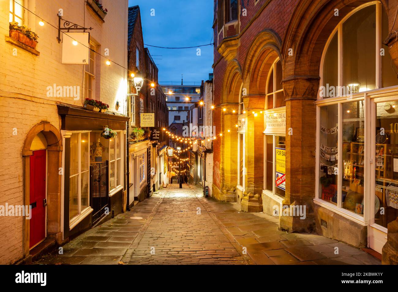 Dawn sulla scalinata di Natale a Bristol Old City, Inghilterra. Foto Stock