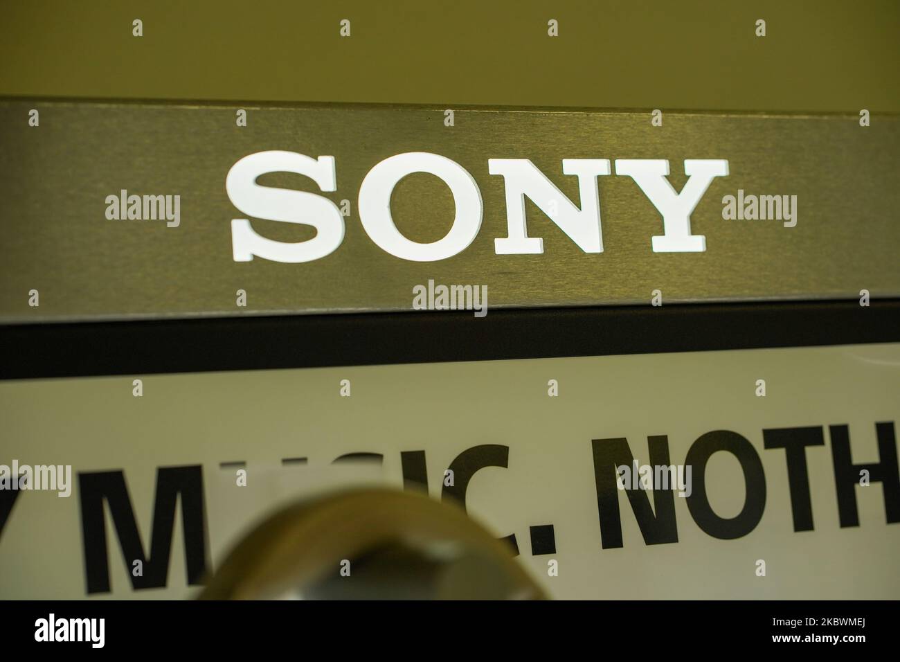 Una visione del logo Sony come New York City continua a fase 4 di riapertura a seguito delle restrizioni imposte per frenare la pandemia di coronavirus il 3 agosto 2020 a New York City. Fase 4 della riapertura: Zoo, professionisti sportivi, TV e film equipaggi. (Foto di John Nacion/NurPhoto) Foto Stock