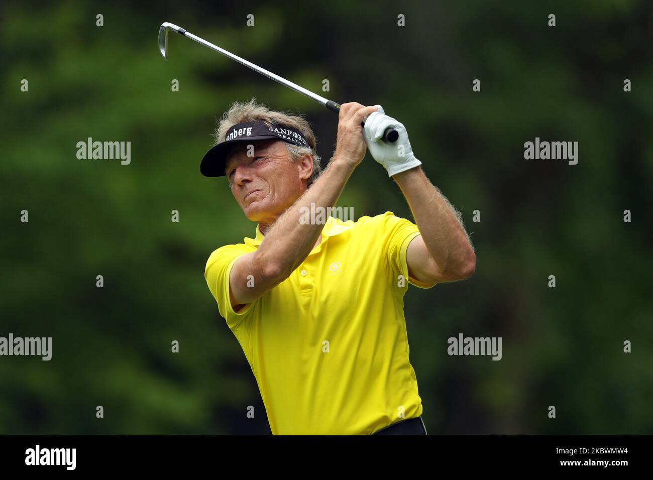 Bernhard Langer si tee sul tee 11th durante il secondo round dell'Ally Challenge presentato da McLaren al Warwick Hills Golf & Country Club, Grand Blanc, MI, USA Sabato 1 Agosto, 2020. (Foto di Jorge Lemus/NurPhoto) Foto Stock