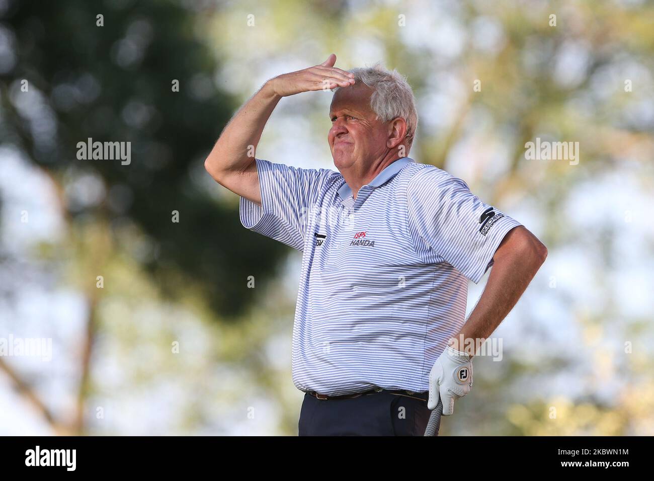 Colin Montgomerie di Royal Troon, Scozia, segue il suo colpo dal tee 18th durante l'ultimo round del torneo di golf Ally Challenge presentato da McLaren al Warwick Hills Golf & Country Club di Grand Blanc, MI, USA, domenica 2 agosto, 2020. (Foto di Amy Lemus/NurPhoto) Foto Stock