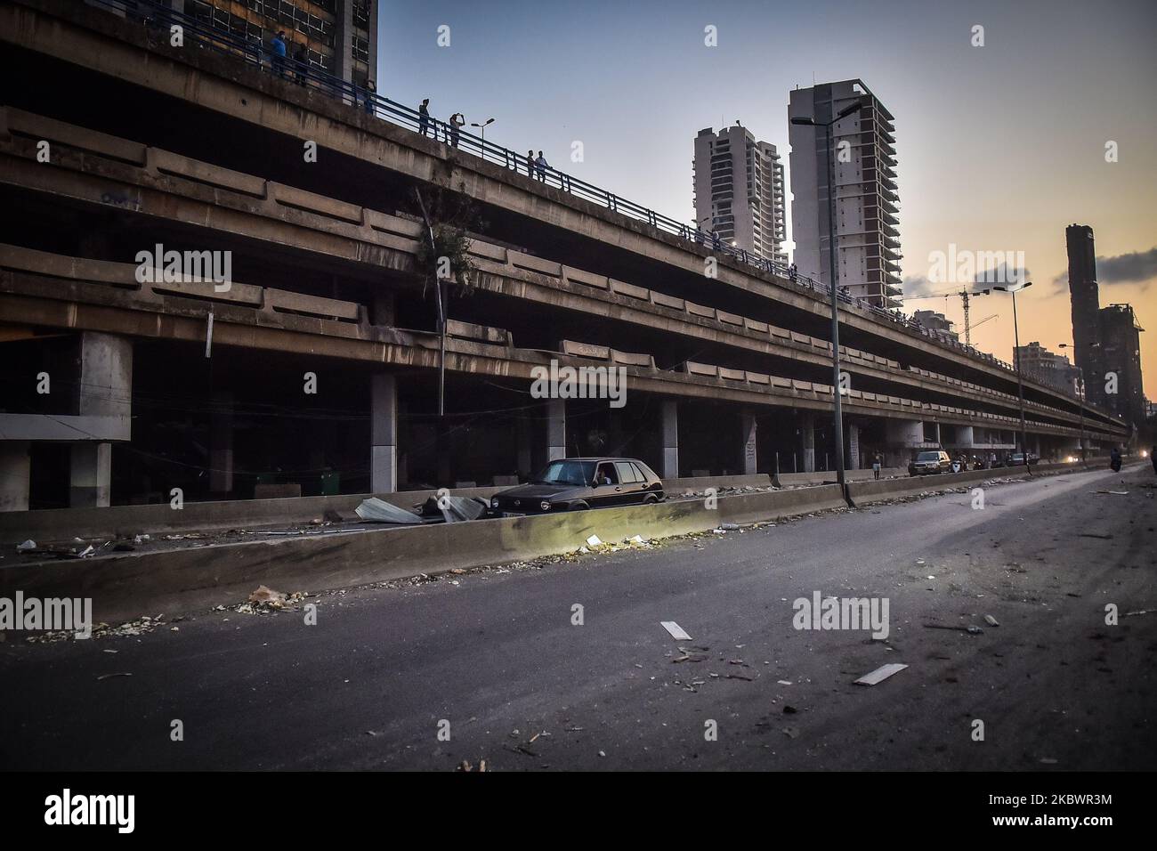 Dopo l'esplosione il 4 agosto 2020 a Beirut, Libano. Secondo la Croce Rossa Libanese, al momento più di 100 persone sono morte nell'esplosione e più di 4.000 sono state ferite nell'esplosione a Beirut Port. I funzionari hanno detto che un magazzino sul lungomare che immagazzina materiali esplosivi, secondo quanto riferito 2.700 tonnellate di nitrato di ammonio, era la causa dell'esplosione.(Photo by Fadel Itani/NurPhoto) Foto Stock