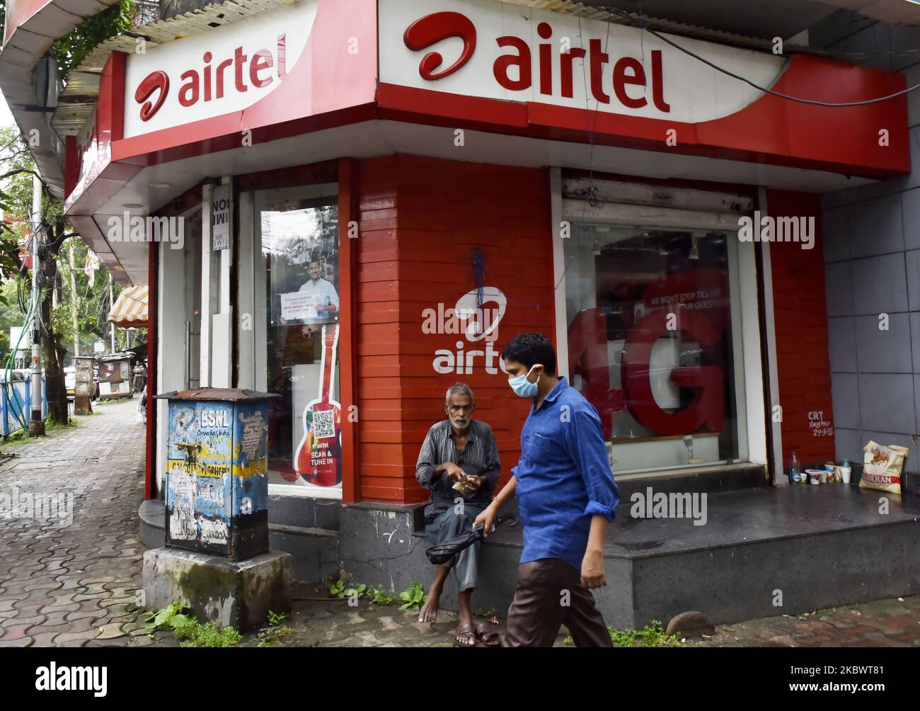 Un negozio Airtel a Kolkata, India, 06 agosto 2020. Bharti Airtel e Amazon Web Services uniranno le forze per sviluppare il business cloud della società indiana di telecomunicazioni, consentendo all'IT di offrire una gamma più ampia di prodotti ai propri clienti aziendali, come da report dei media indiani. (Foto di Indranil Aditya/NurPhoto) Foto Stock