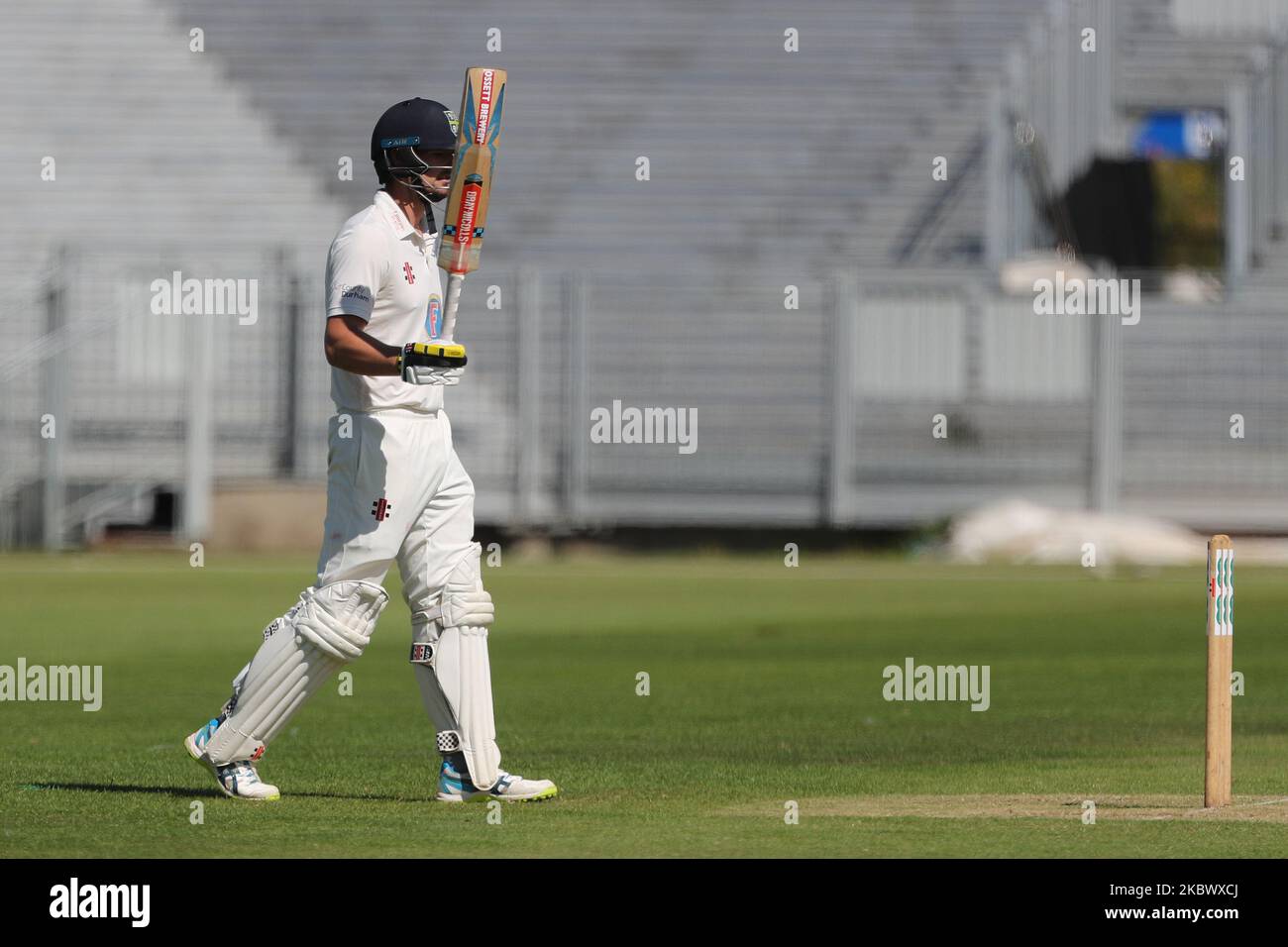 Alex Lees di Durham festeggia cinquanta anni durante la partita del Bob Willis Trophy tra il Durham County Cricket Club e il Lancashire a Emirates Riverside, Chester le Street, sabato 8th agosto 2020. (Foto di Mark Fletcher/MI News/NurPhoto) Foto Stock