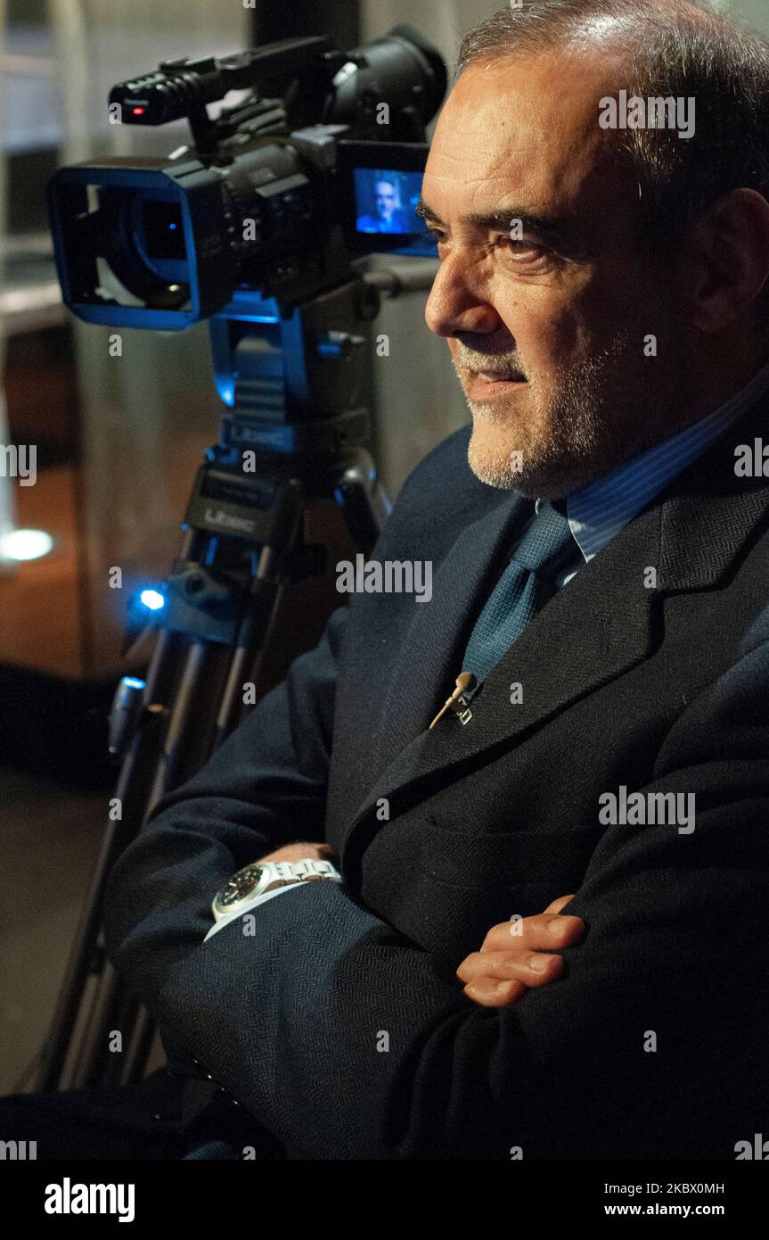 Torino, Italia. Febbraio 8, 2010. Alberto Barbera, attuale direttore del Festival Internazionale del Cinema di Venezia durante un'intervista Foto Stock