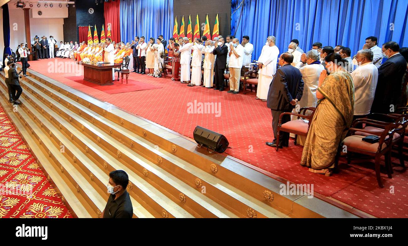 Il primo ministro dello Sri Lanka Mahinda Rajapaksa assume ufficialmente i suoi doveri nel suo ufficio, Temple Trees, Colombo, Sri Lanka il 11 agosto 2020. (Foto di Tharaka Basnayaka/NurPhoto) Foto Stock