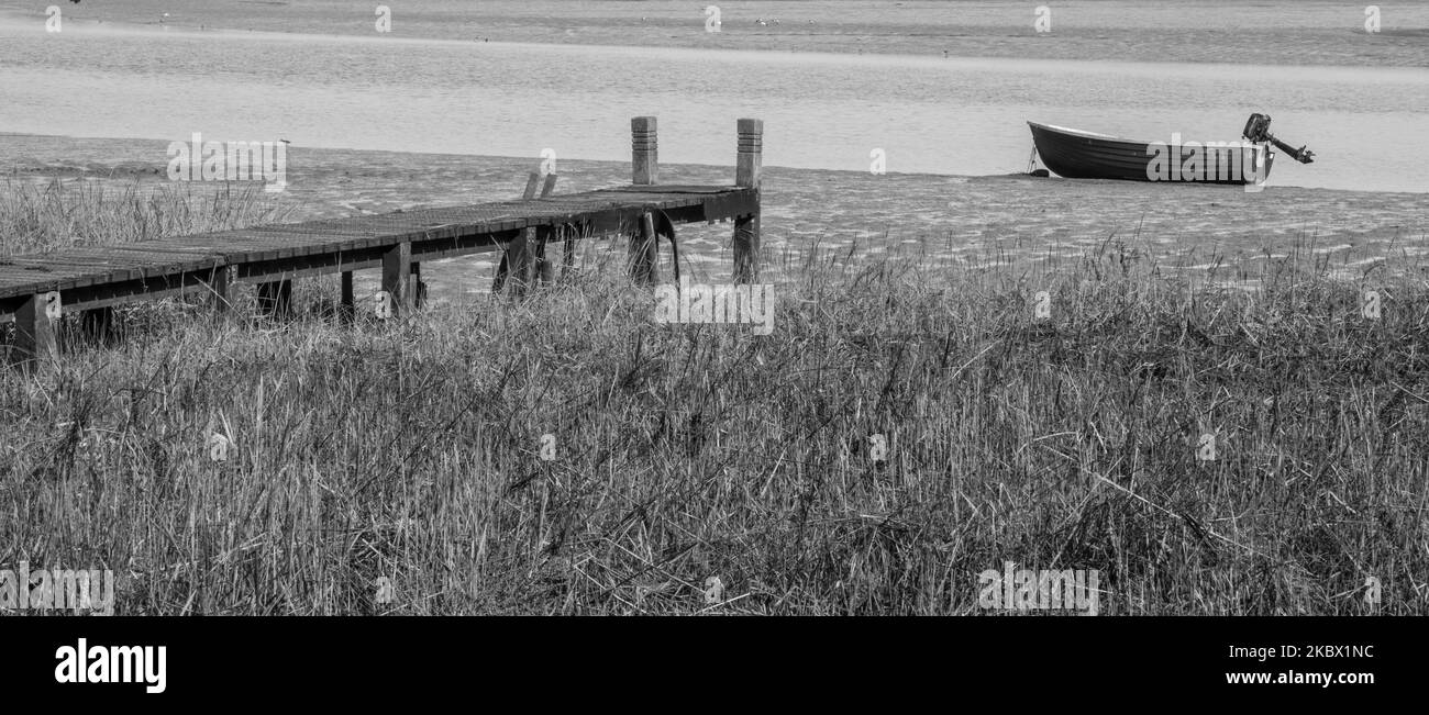 Barca sul fiume Alde Snape Maltings Aldeburgh Suffolk Foto Stock