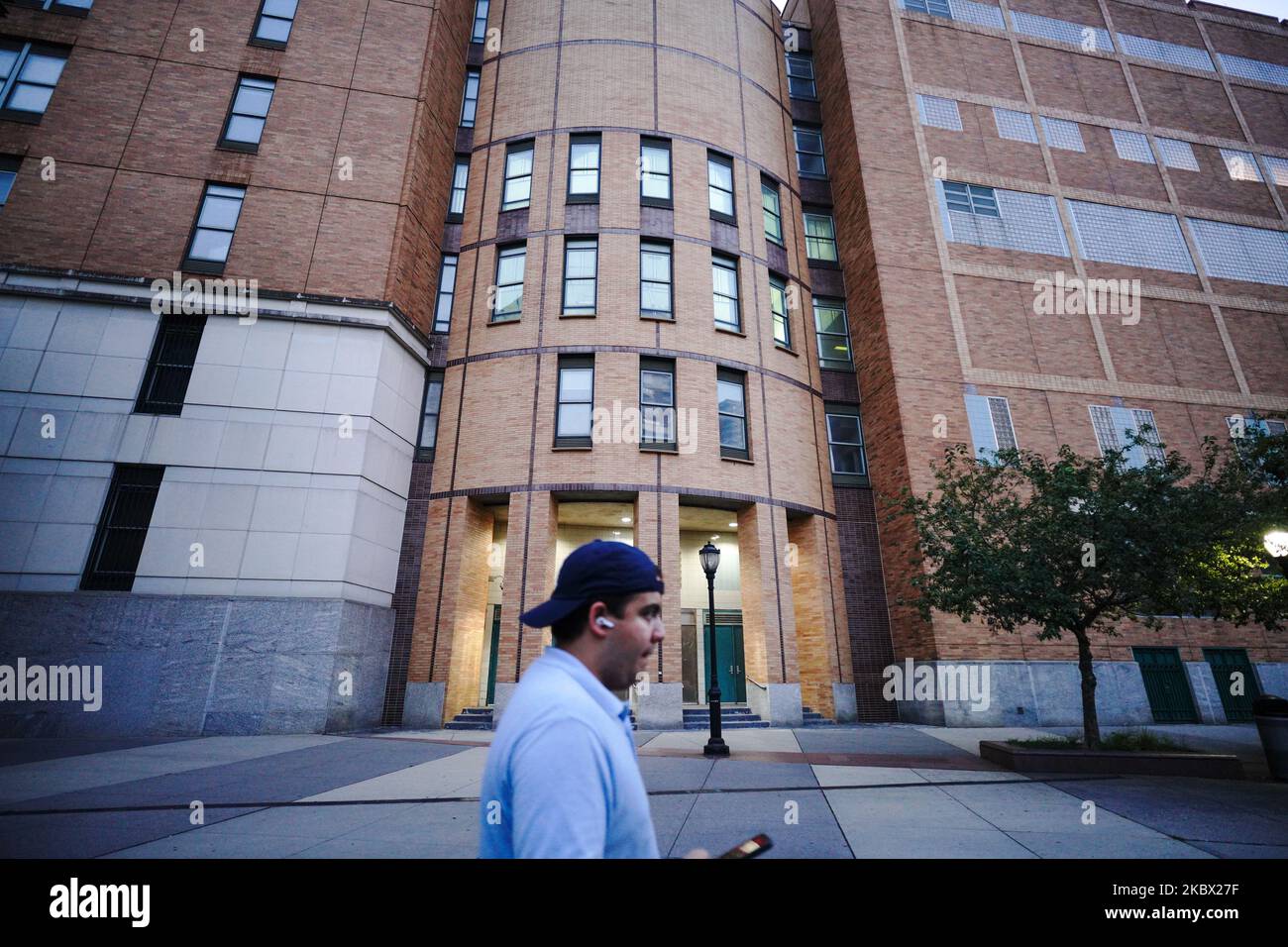 Una visione della Stuyvesant High School di Manhattan come New York City, Stati Uniti continua la fase 4 di riapertura a seguito delle restrizioni imposte per rallentare la diffusione del coronavirus il 11 agosto 2020 a New York City, Stati Uniti. La quarta fase permette di praticare arti e intrattenimento all'aperto, eventi sportivi senza tifosi e produzioni mediatiche. Le scuole possono riaprire, N.Y. Governatore Cuomo dice, in contrasto con gran parte degli Stati Uniti (Foto di John Nacion/NurPhoto) Foto Stock