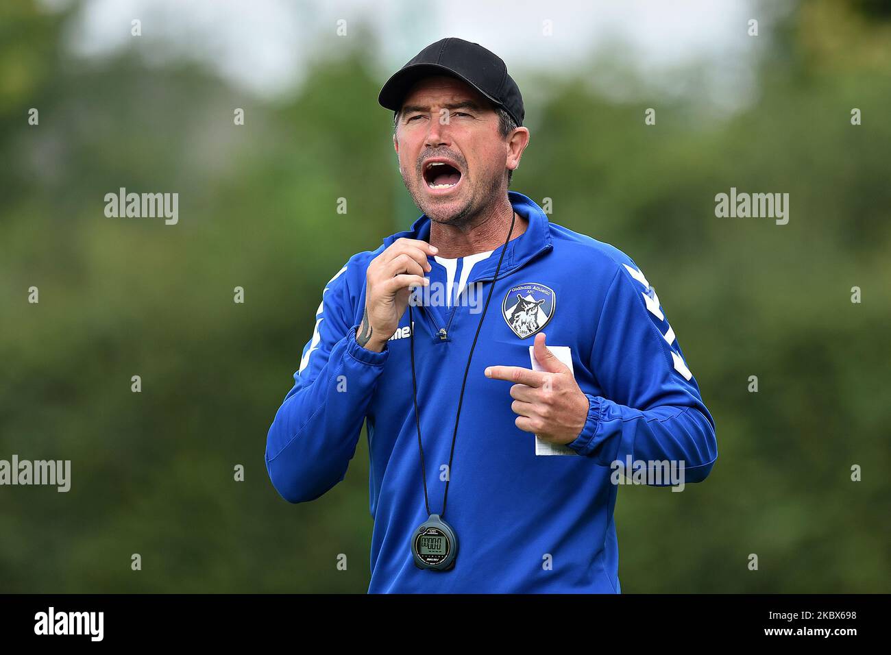 Harry Kewell (Head Coach) di Oldham Athletic in azione durante la partita amichevole pre-stagione tra Oldham Athletic e Accrington Stanley a Chapel Road, Oldham, Inghilterra, il 15th agosto 2020. (Foto di Eddie Garvey/MI News/NurPhoto) Foto Stock